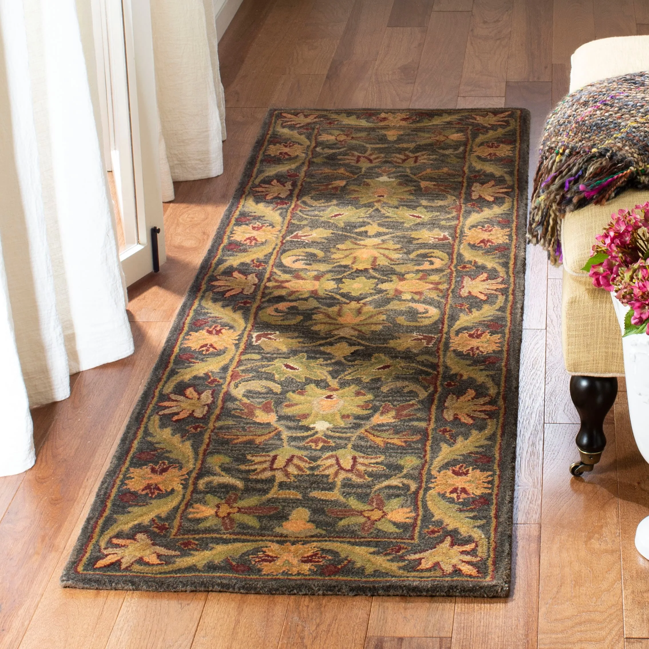 SAFAVIEH Handmade Antiquity Talvikki Traditional Oriental Wool Rug