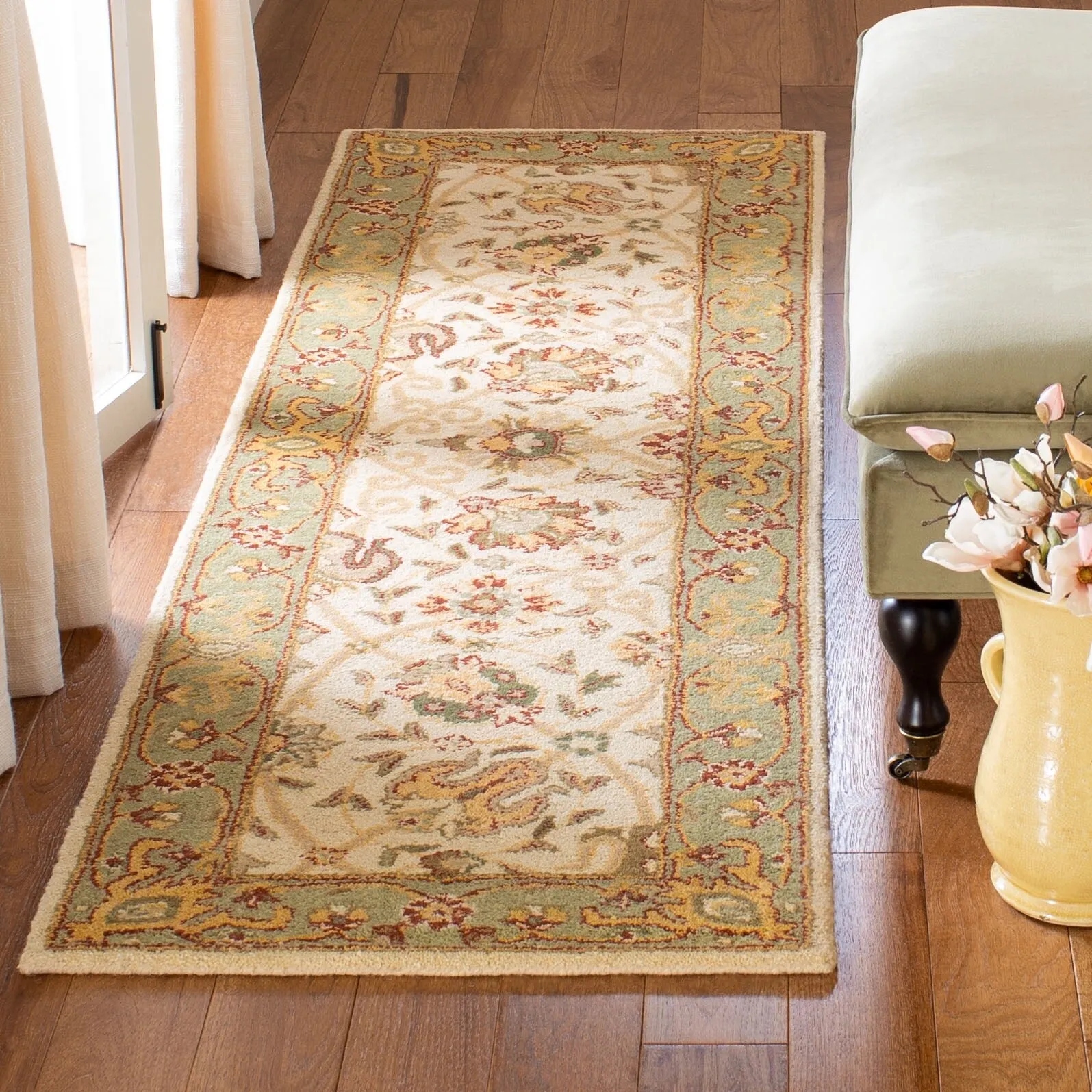 SAFAVIEH Handmade Antiquity Zurie Traditional Oriental Wool Rug