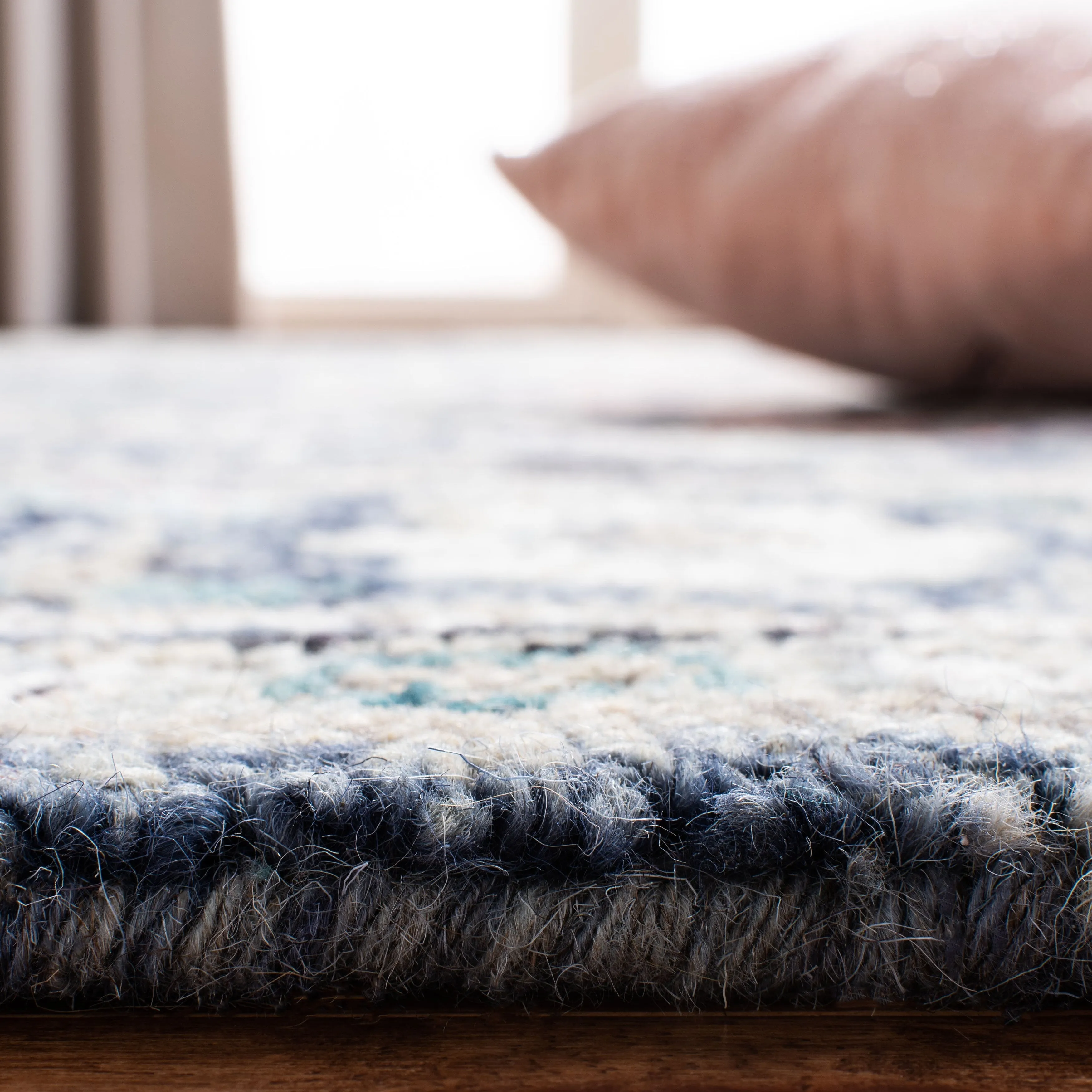 SAFAVIEH Handmade Aspen Catrine Boho Wool Tassel Rug
