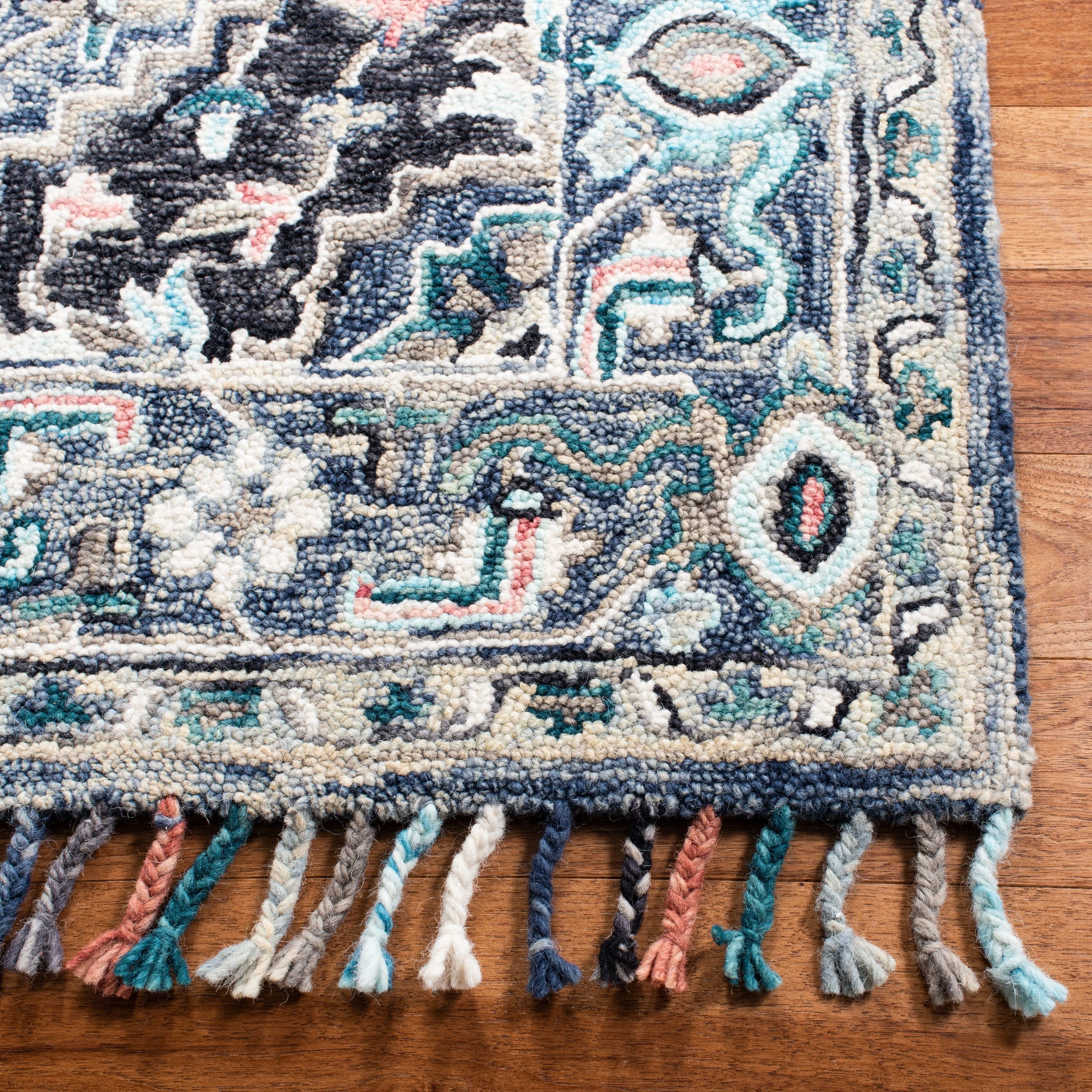 SAFAVIEH Handmade Aspen Catrine Boho Wool Tassel Rug
