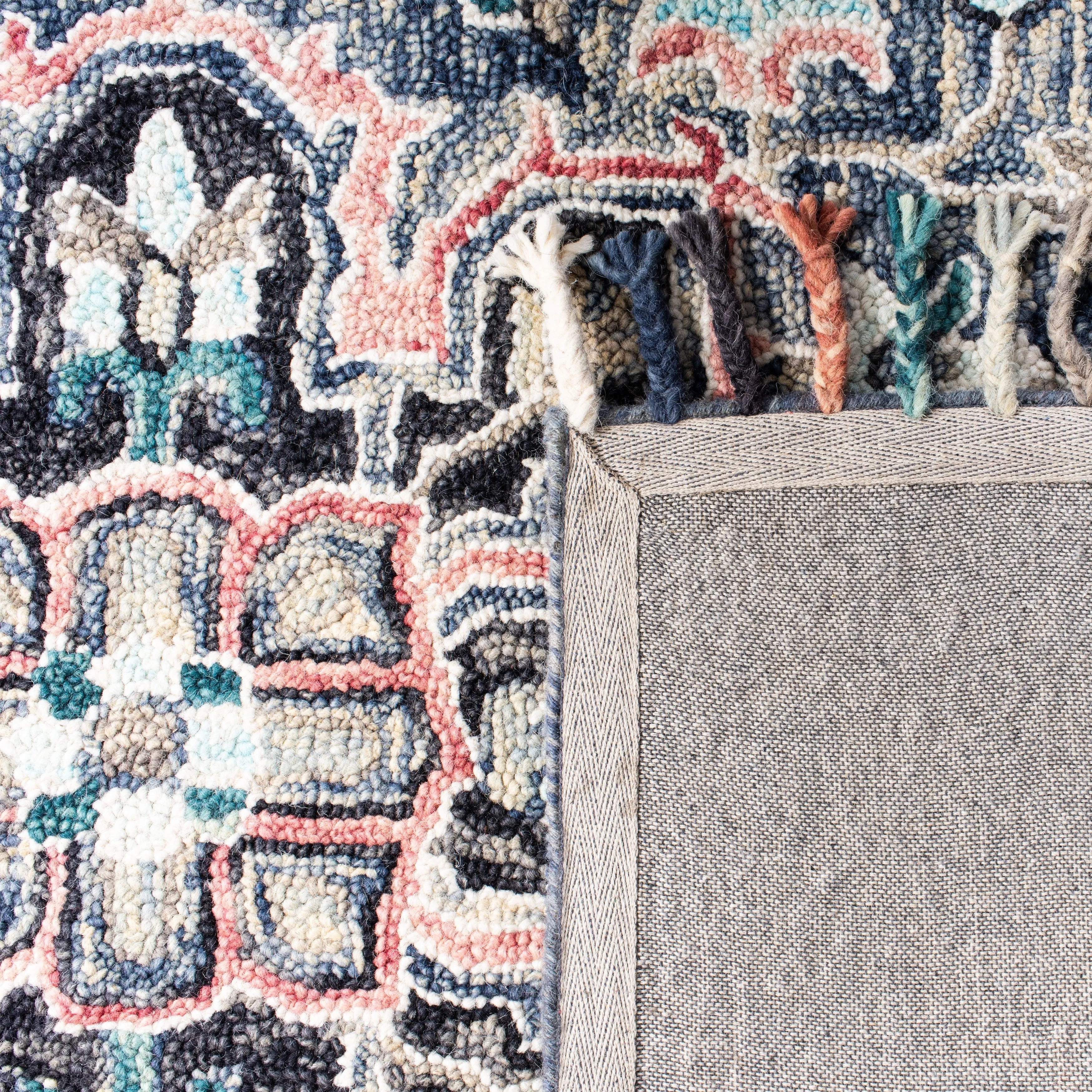 SAFAVIEH Handmade Aspen Catrine Boho Wool Tassel Rug