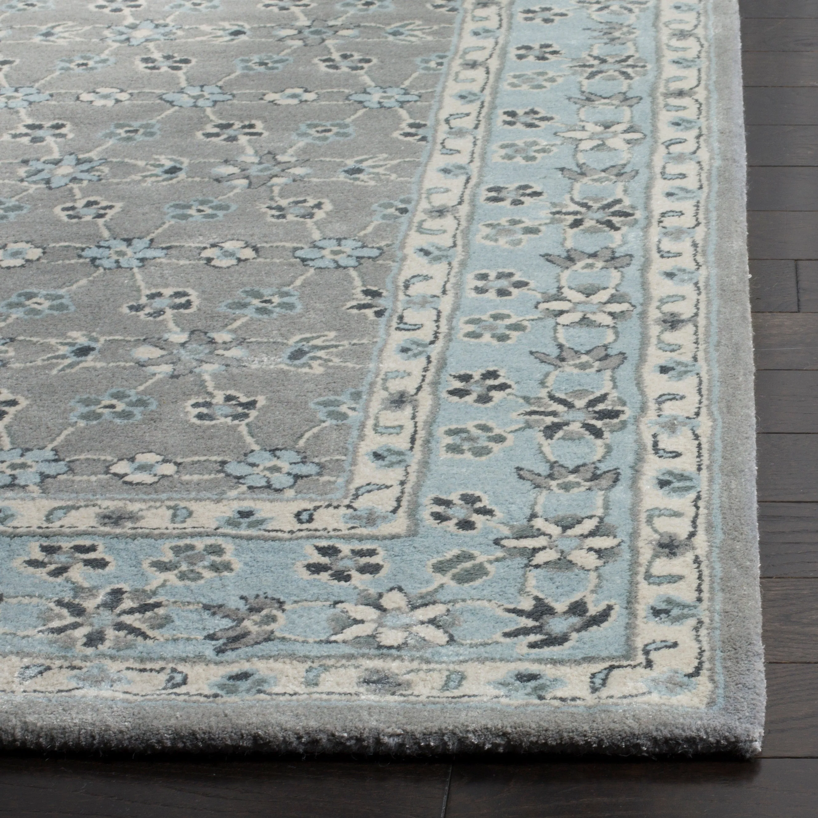 SAFAVIEH Handmade Bella Cevriye Modern Floral Wool Rug