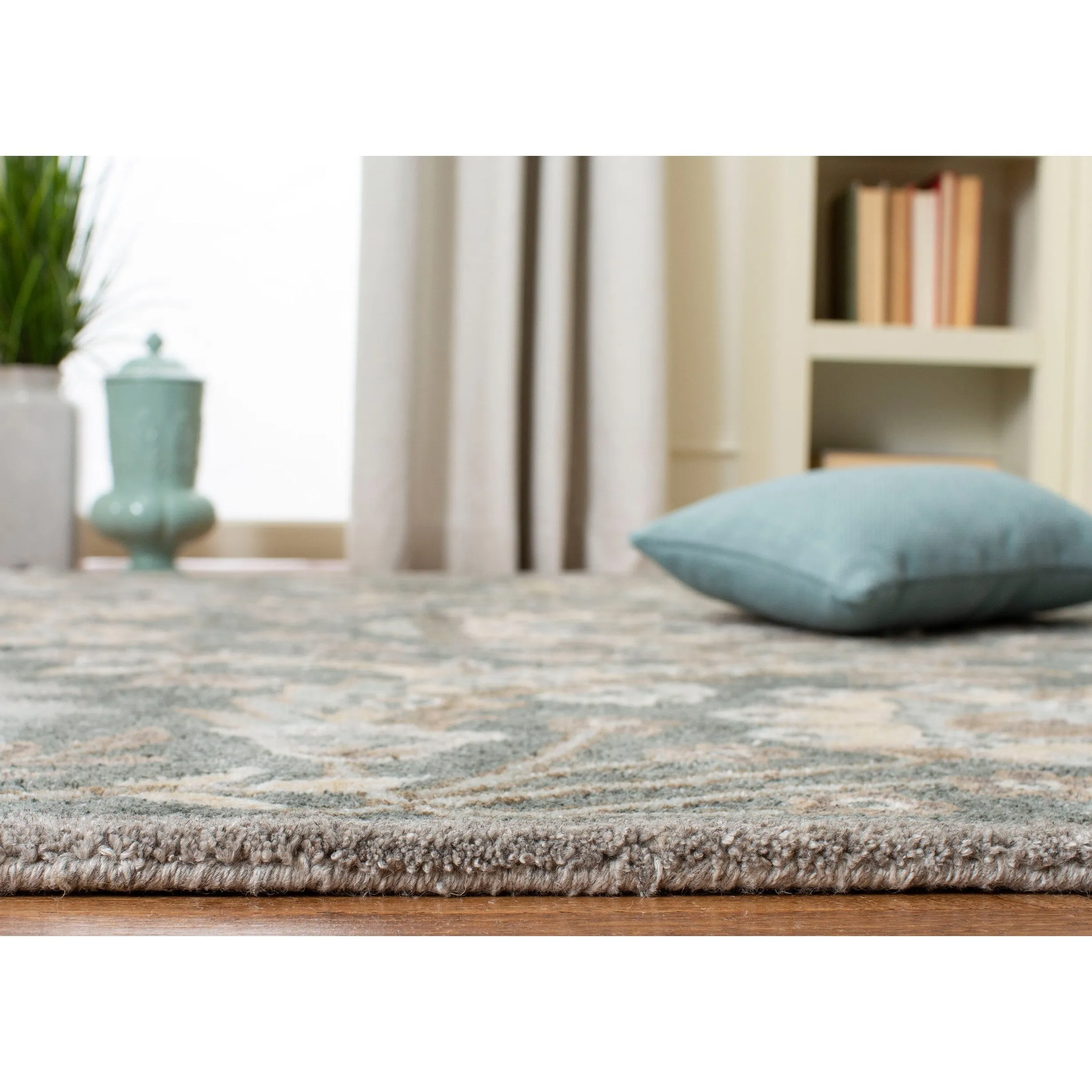 SAFAVIEH Handmade Bella Tifenn Modern Floral Wool Rug