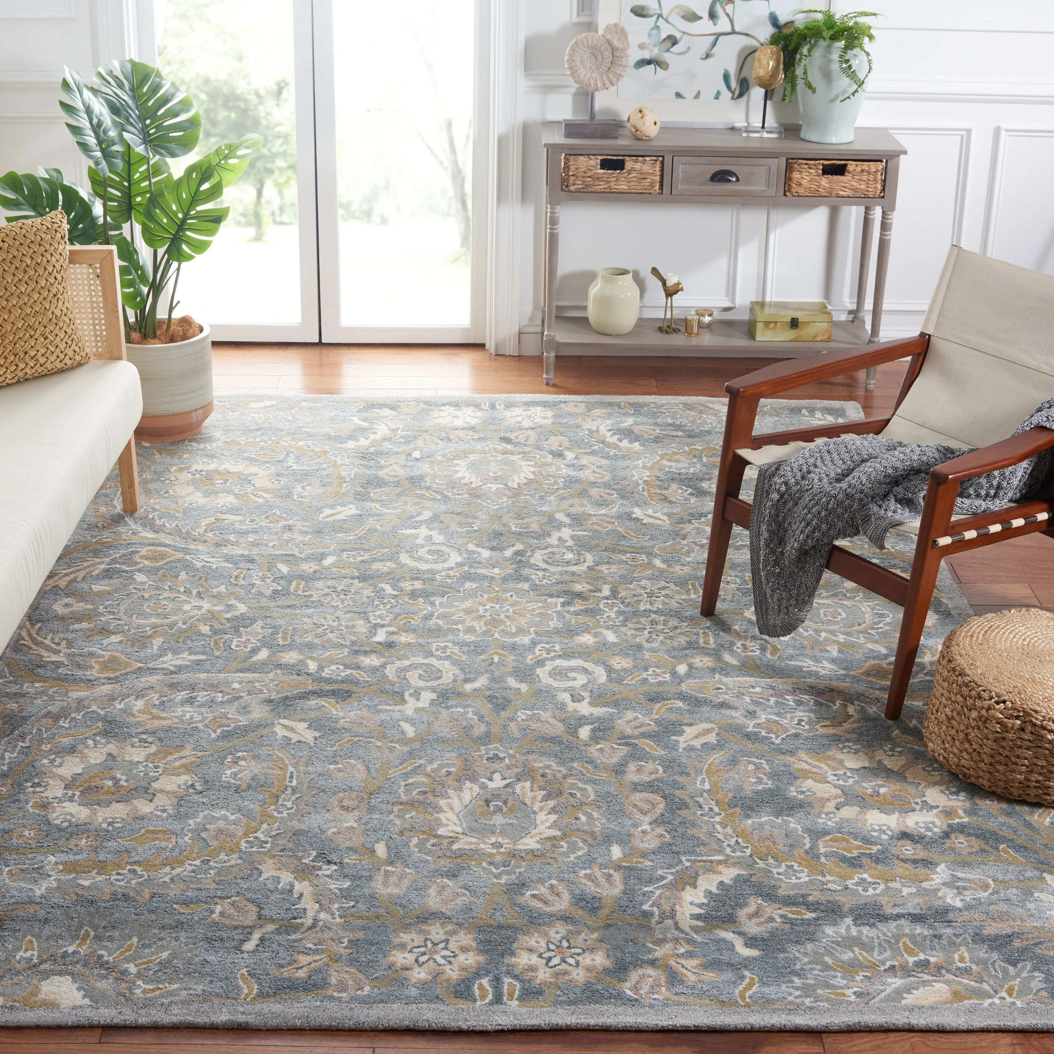 SAFAVIEH Handmade Bella Tifenn Modern Floral Wool Rug