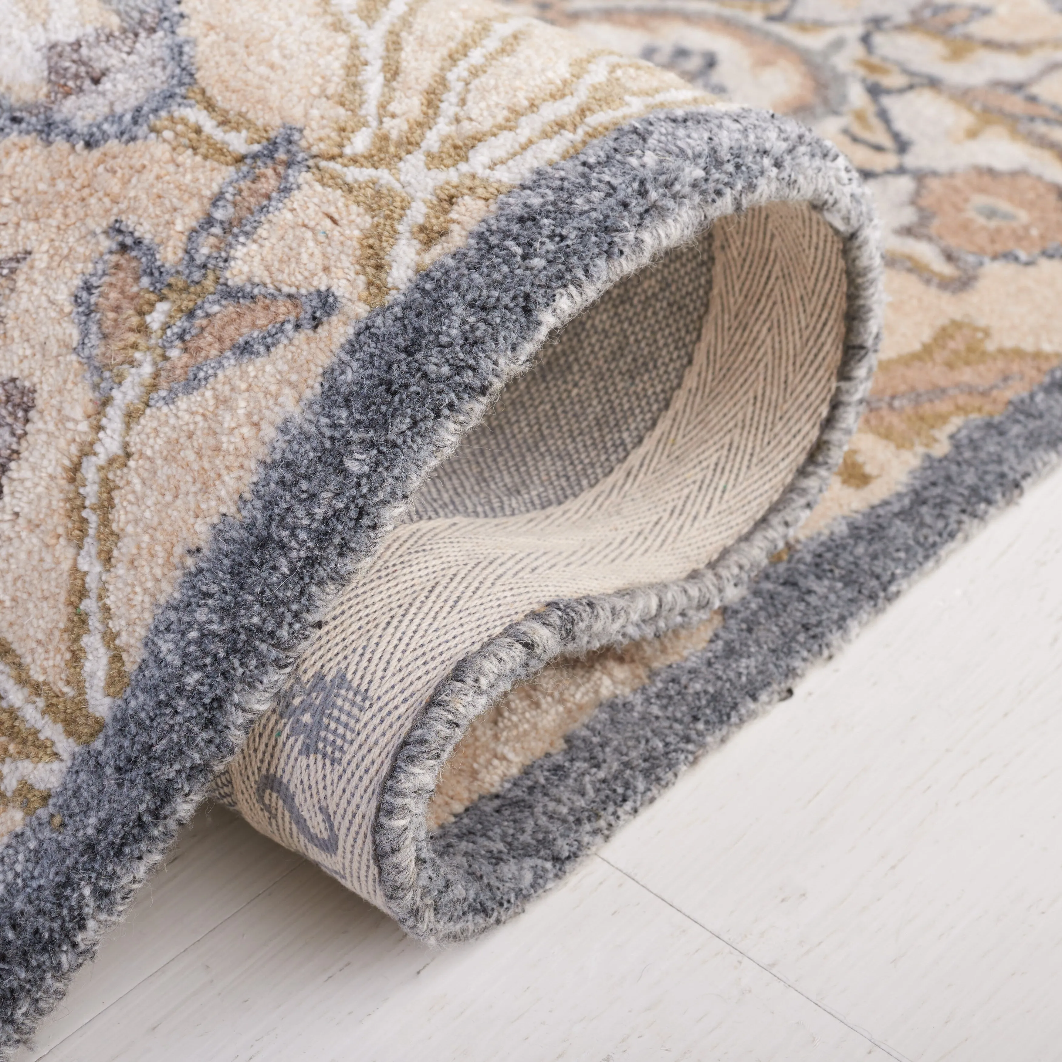 SAFAVIEH Handmade Bella Tifenn Modern Floral Wool Rug