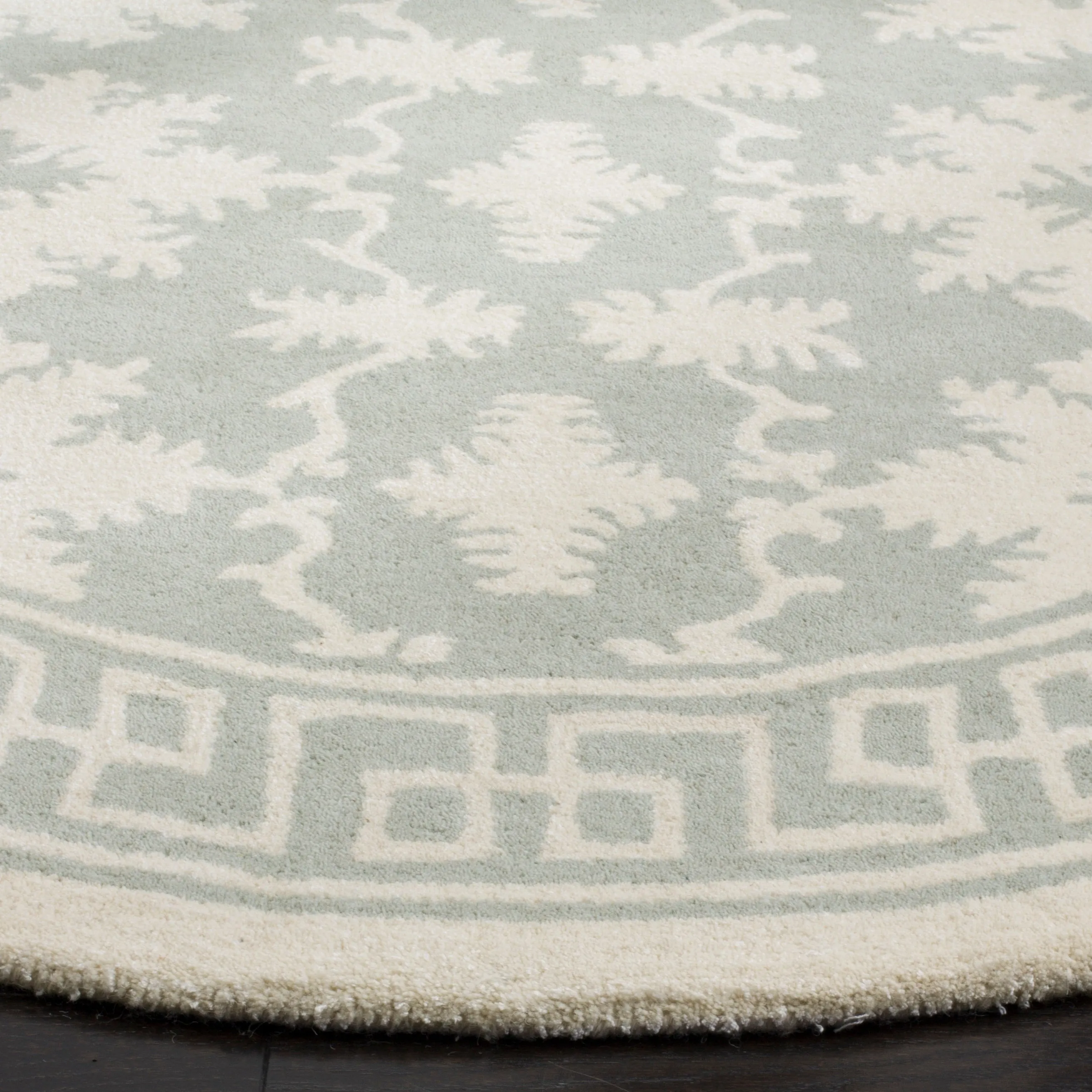 SAFAVIEH Handmade Bella Yosun Modern Floral Wool Rug