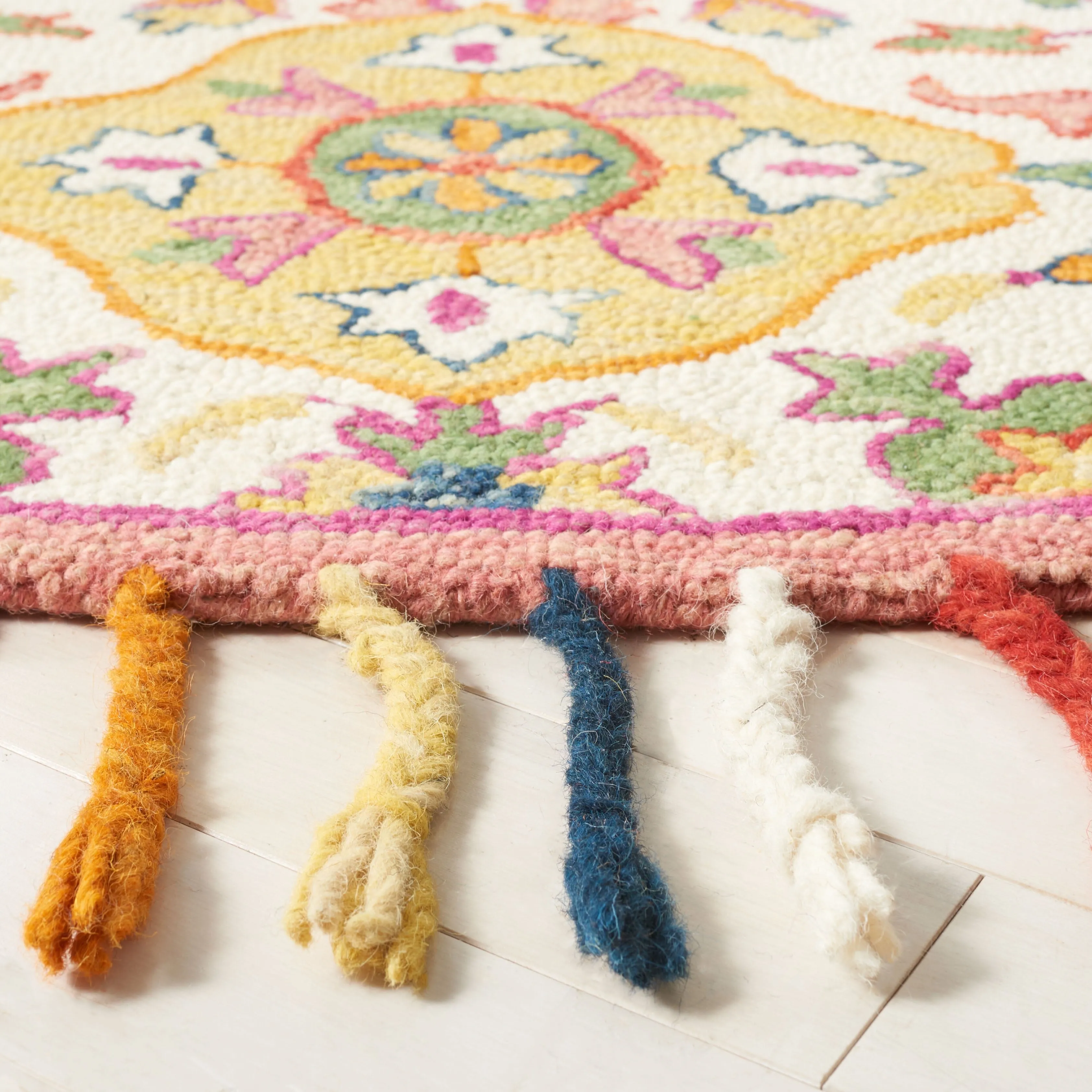 SAFAVIEH Handmade Blossom Amke Modern Floral Wool Rug