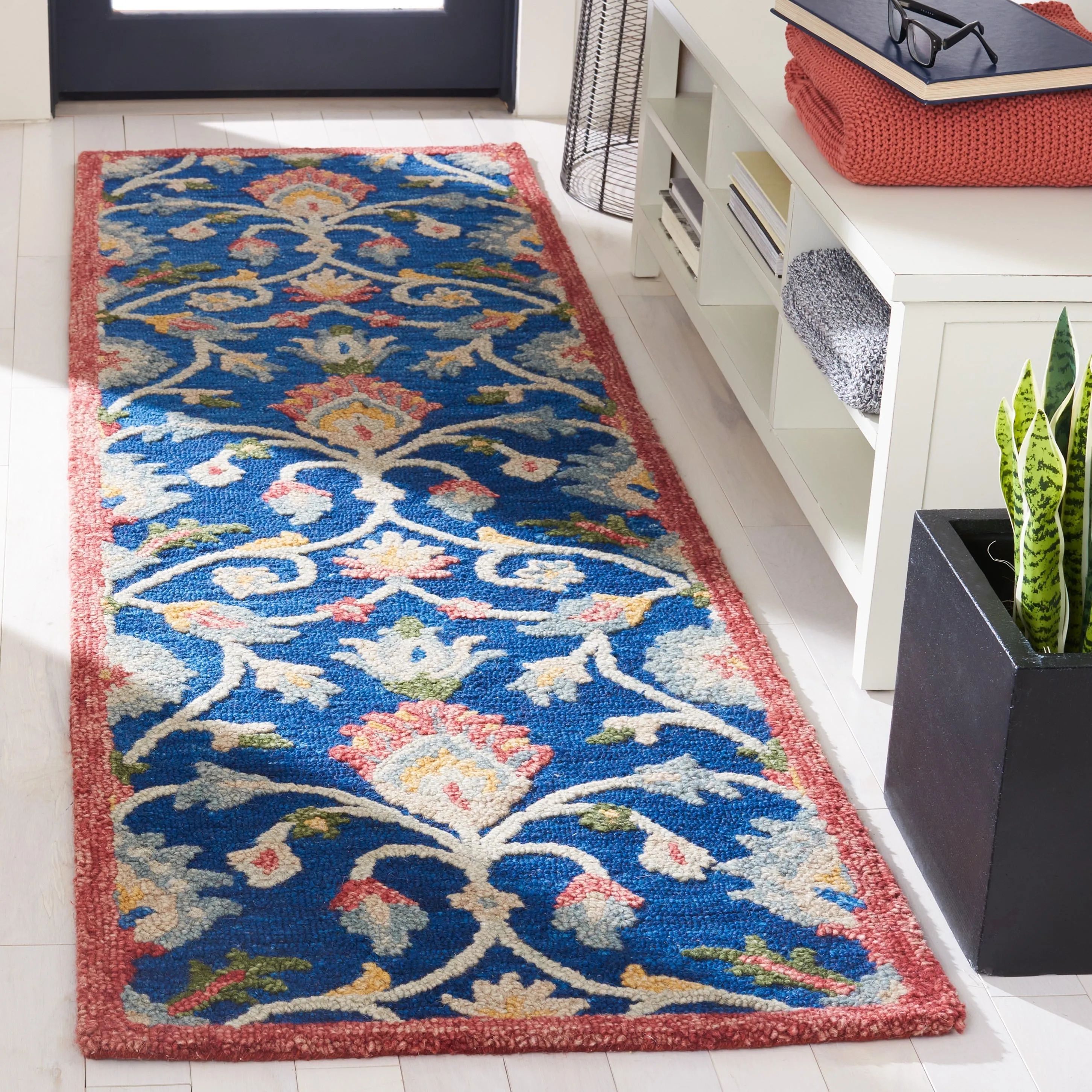 SAFAVIEH Handmade Blossom Violanta Floral Wool Rug
