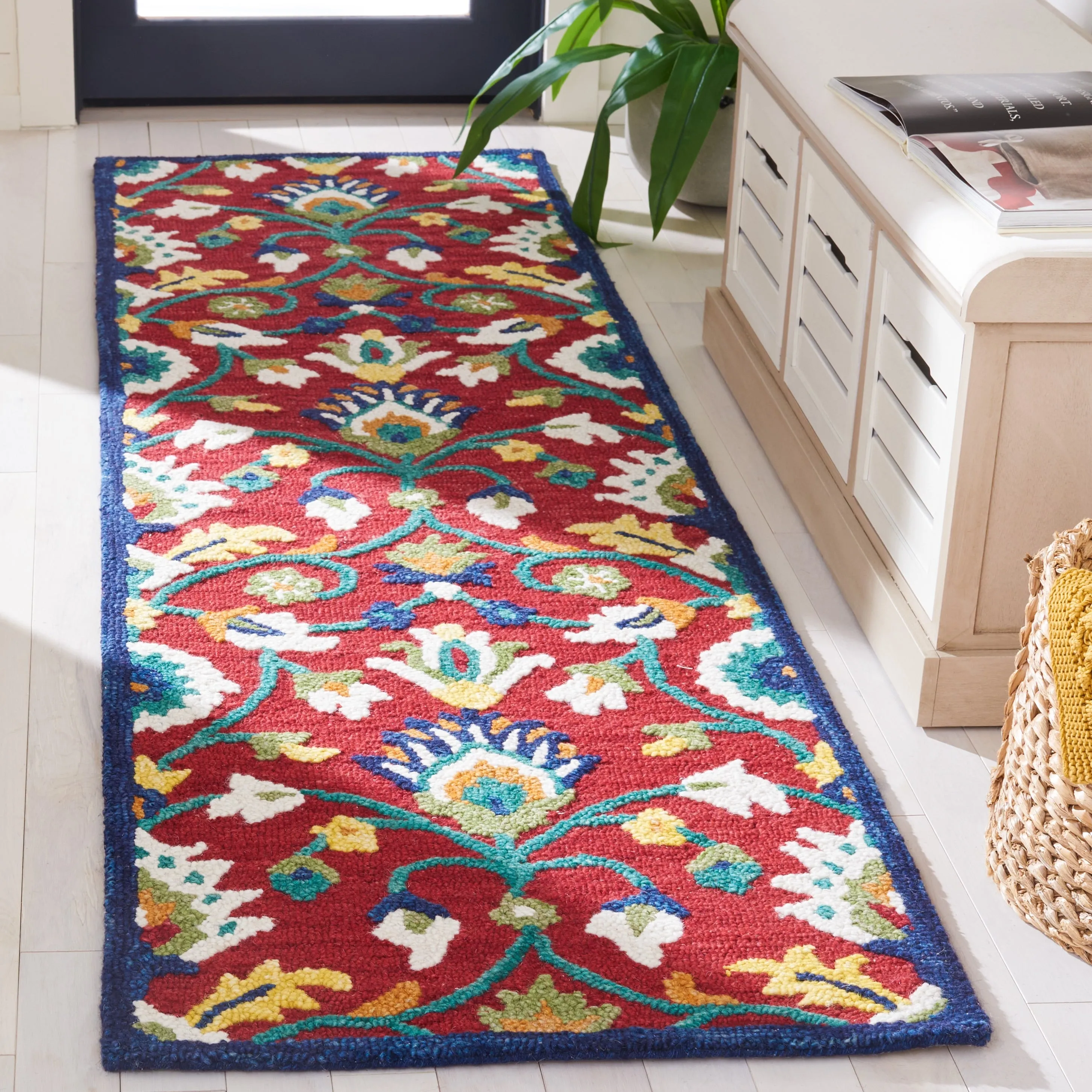 SAFAVIEH Handmade Blossom Violanta Floral Wool Rug