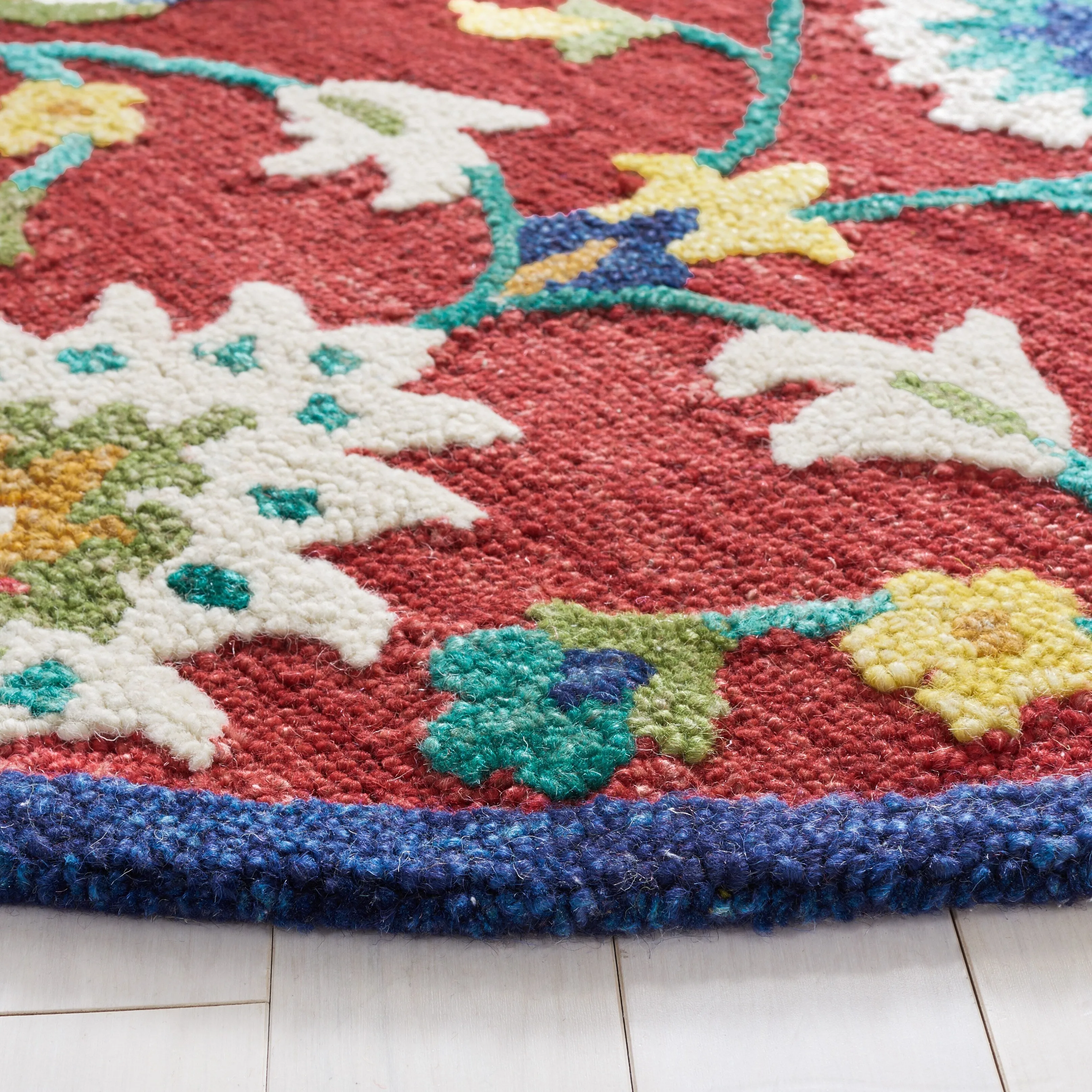 SAFAVIEH Handmade Blossom Violanta Floral Wool Rug