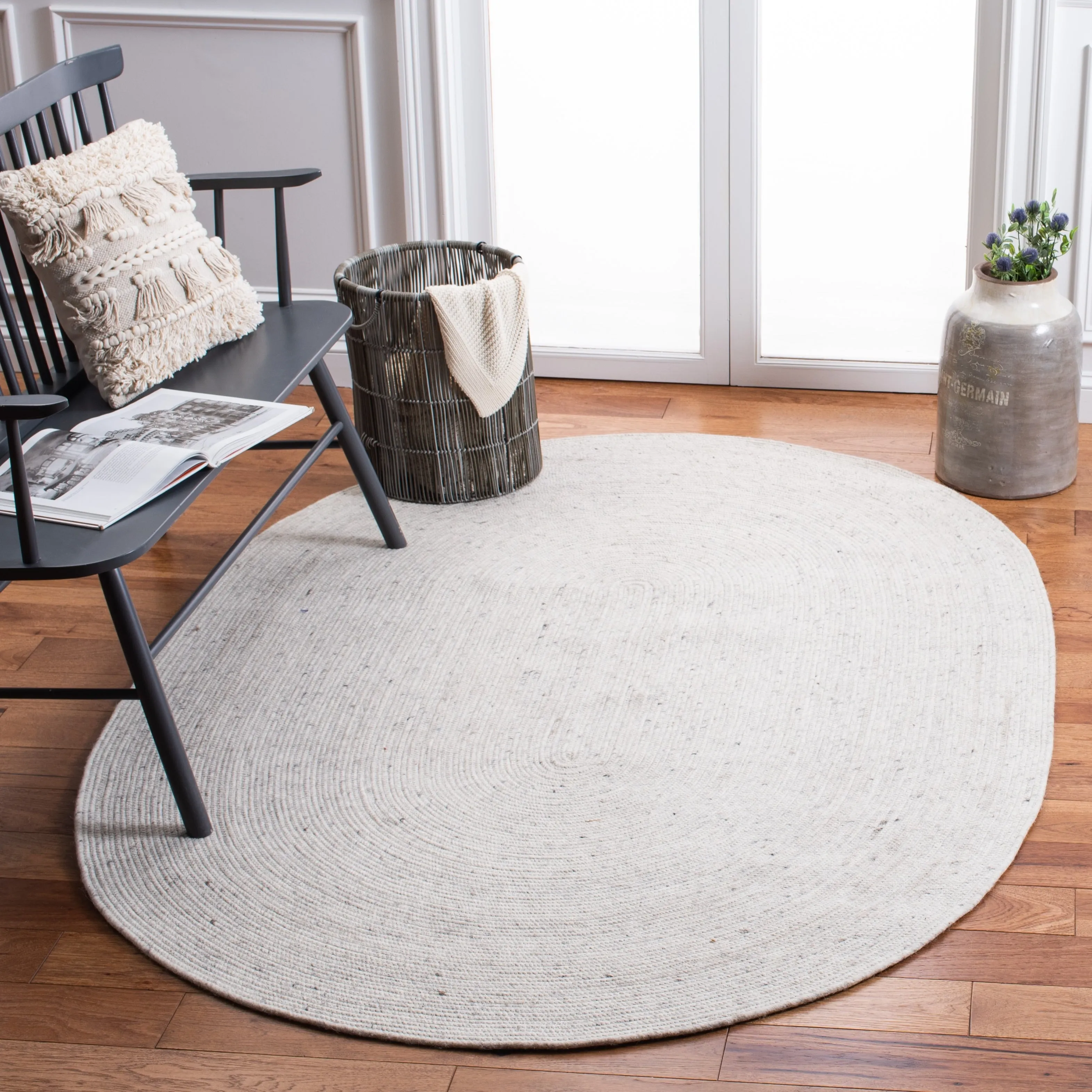 SAFAVIEH Handmade Braided Hande Country Wool Rug