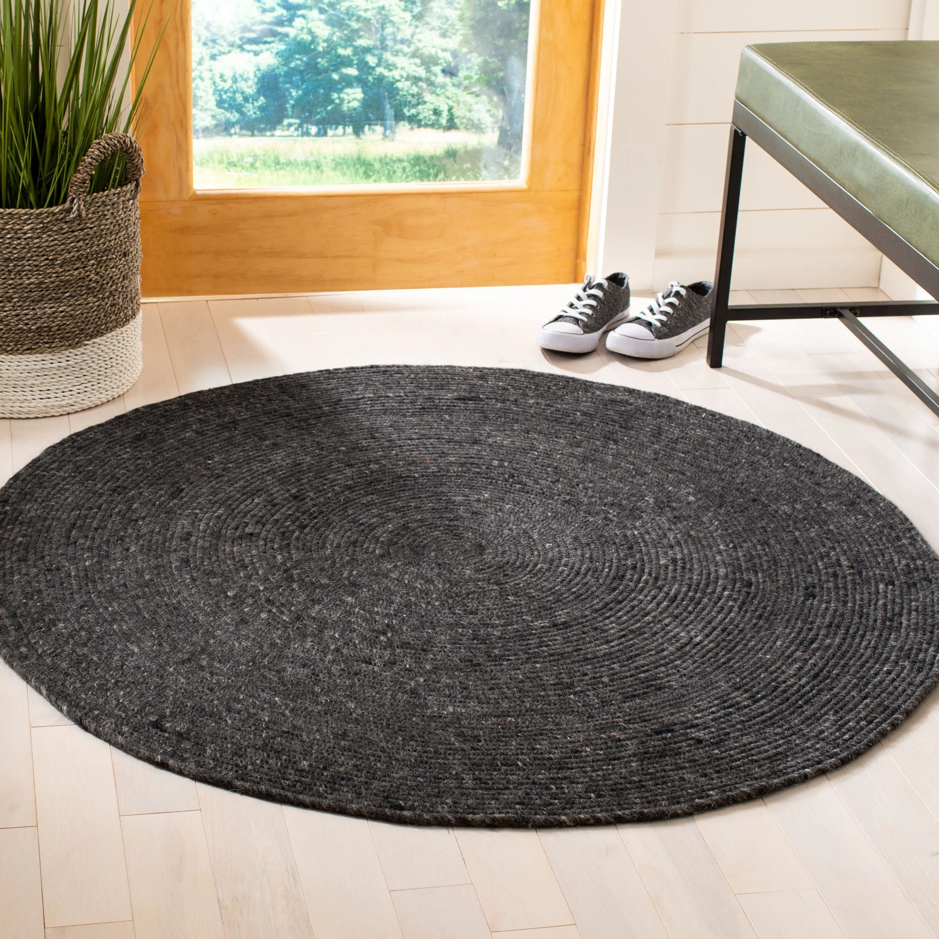 SAFAVIEH Handmade Braided Hande Country Wool Rug