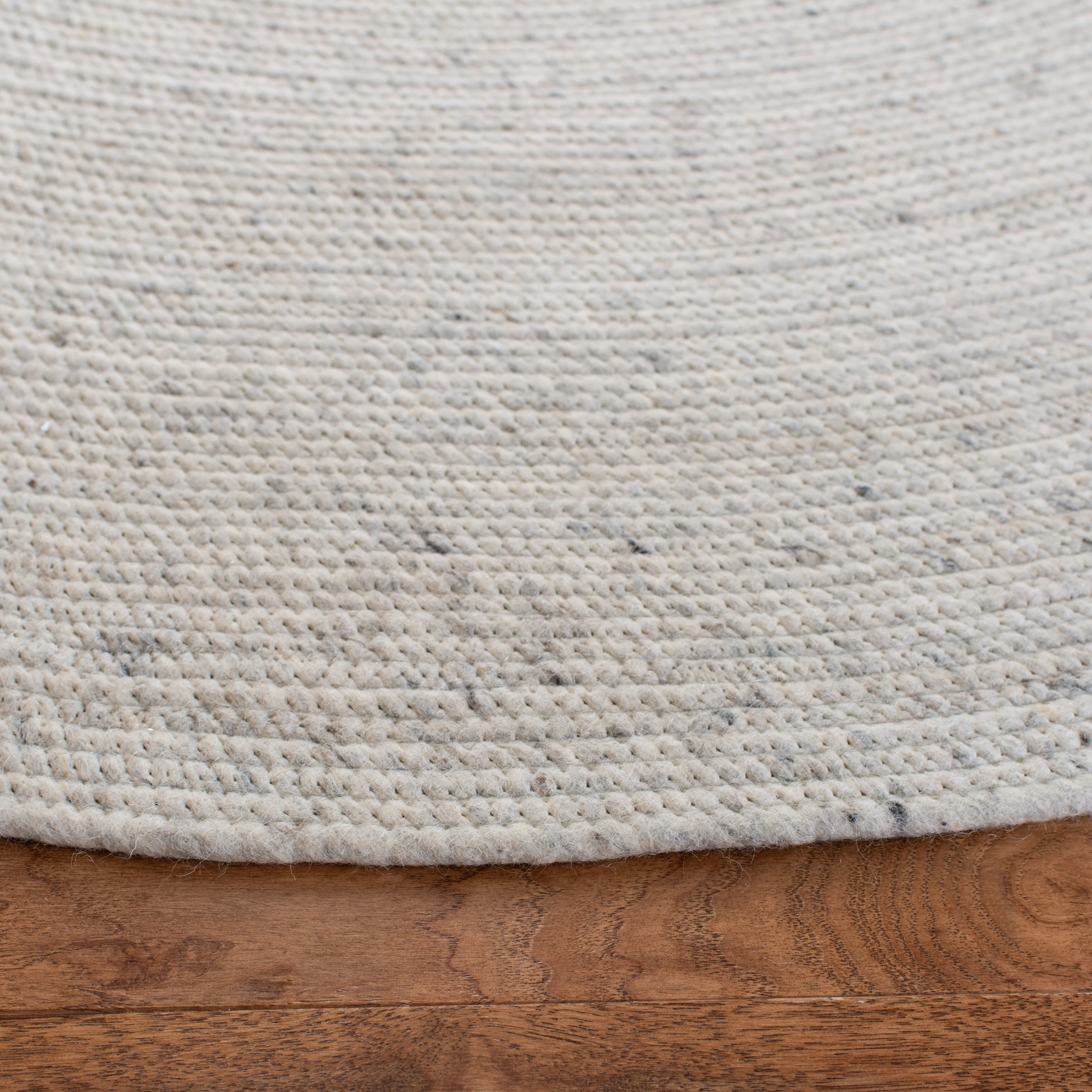 SAFAVIEH Handmade Braided Hande Country Wool Rug