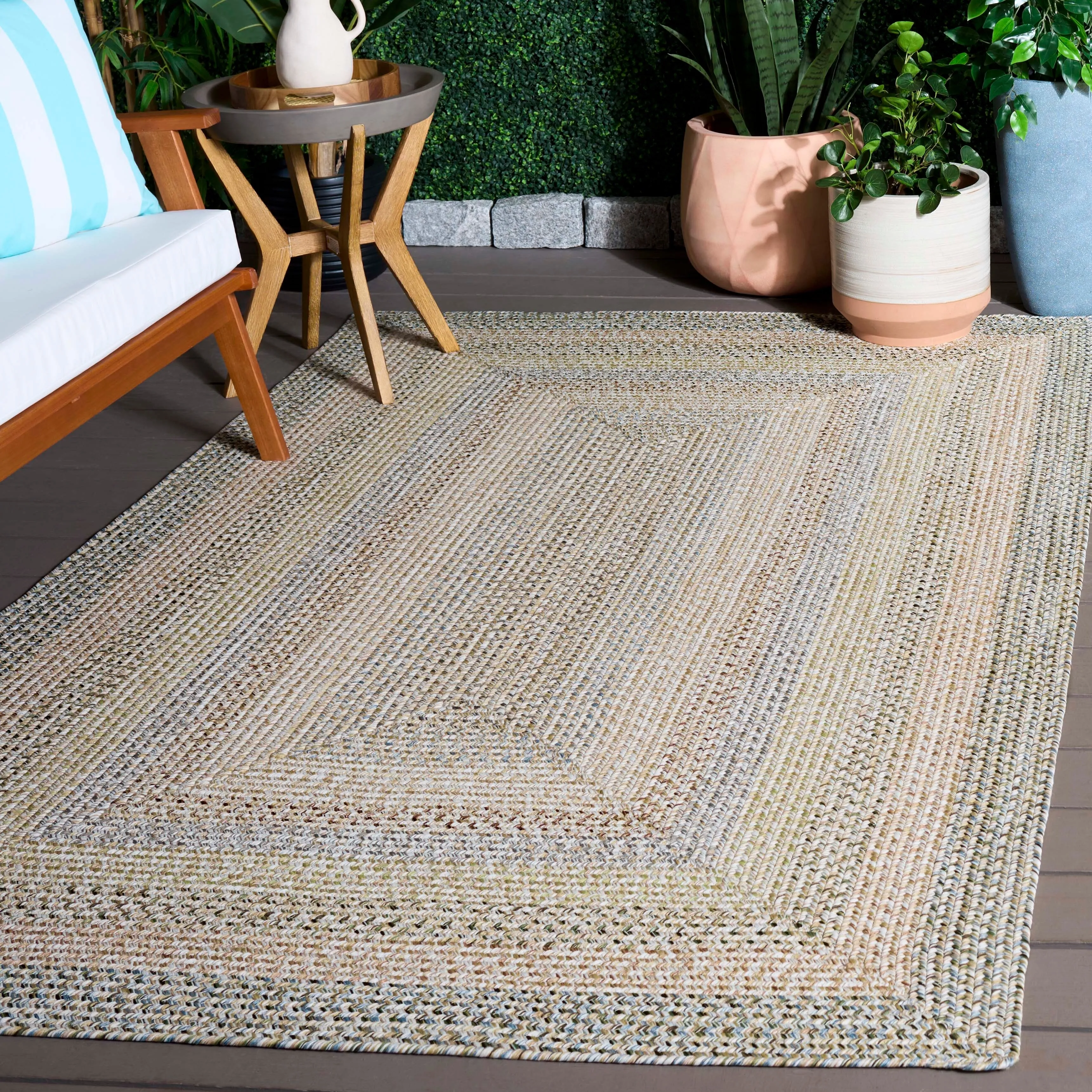SAFAVIEH Handmade Braided Hrodny Machine Washable Country Rug