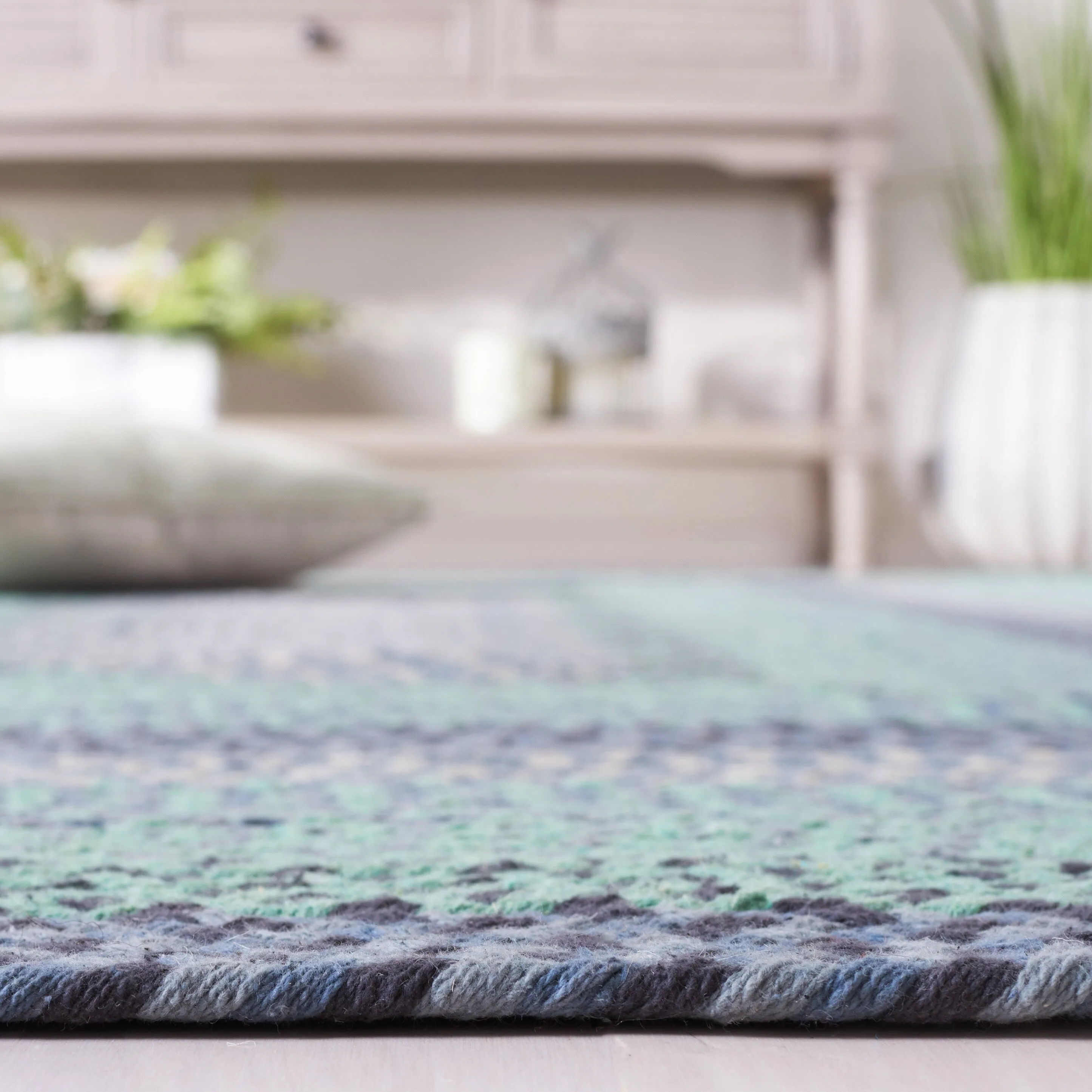 SAFAVIEH Handmade Braided Sylvianne Cotton Rug