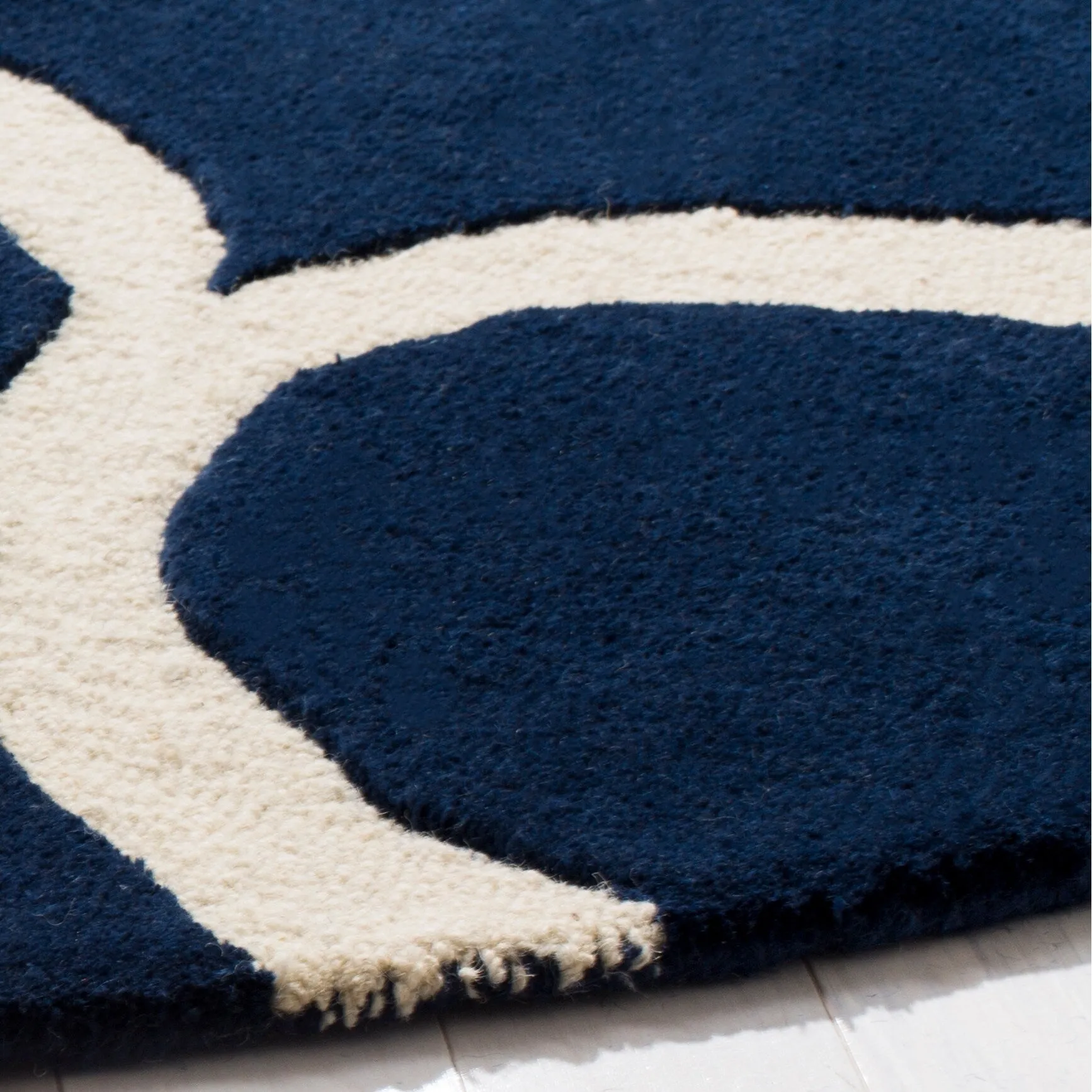 SAFAVIEH Handmade Cambridge Nenka Modern Wool Rug