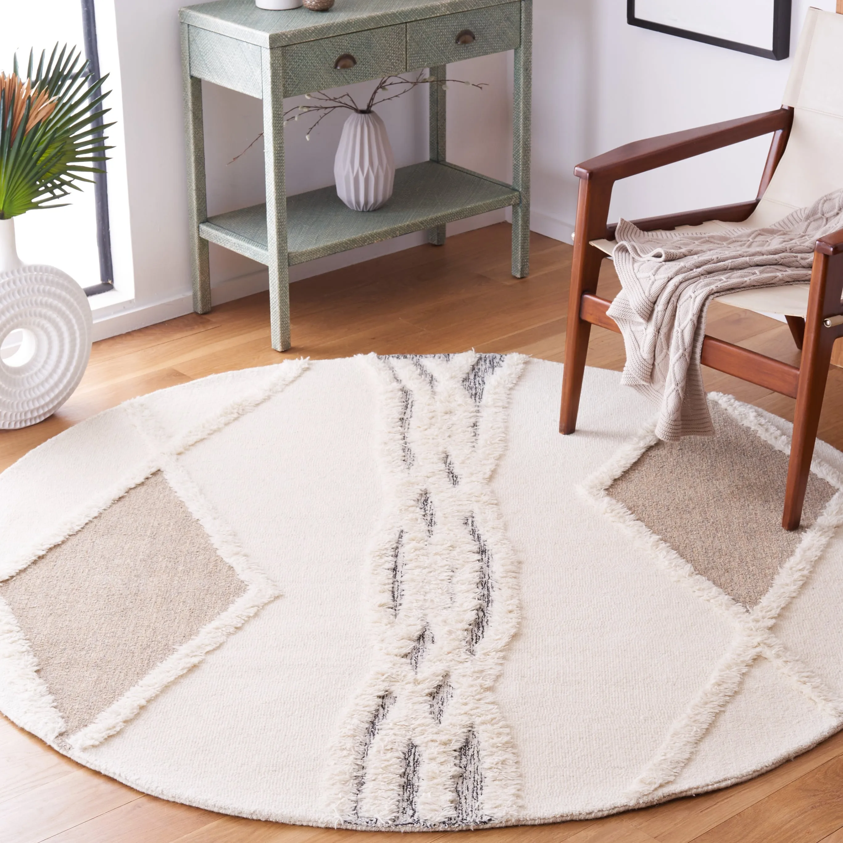 SAFAVIEH Handmade Casablanca Guenaelle Wool Rug
