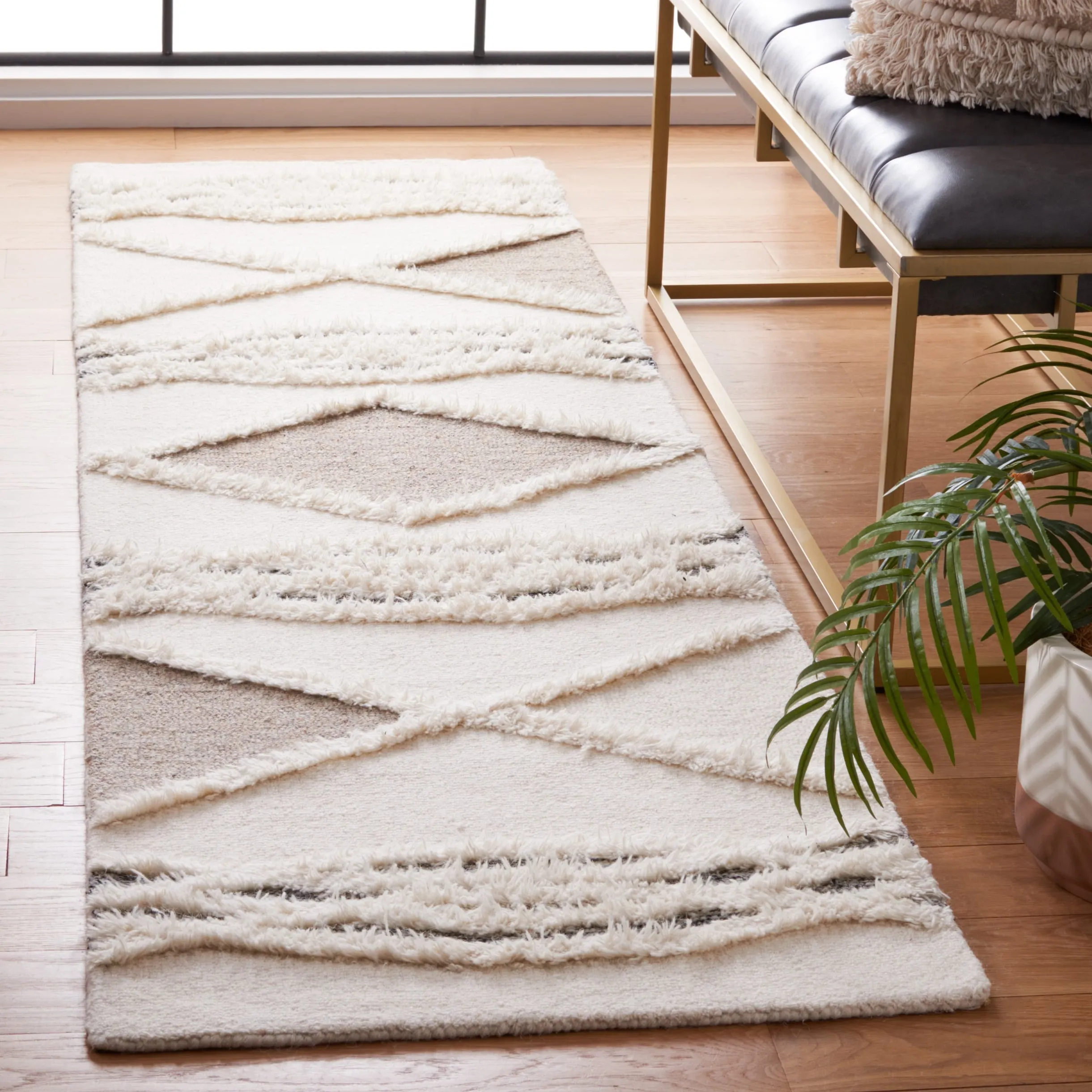 SAFAVIEH Handmade Casablanca Guenaelle Wool Rug