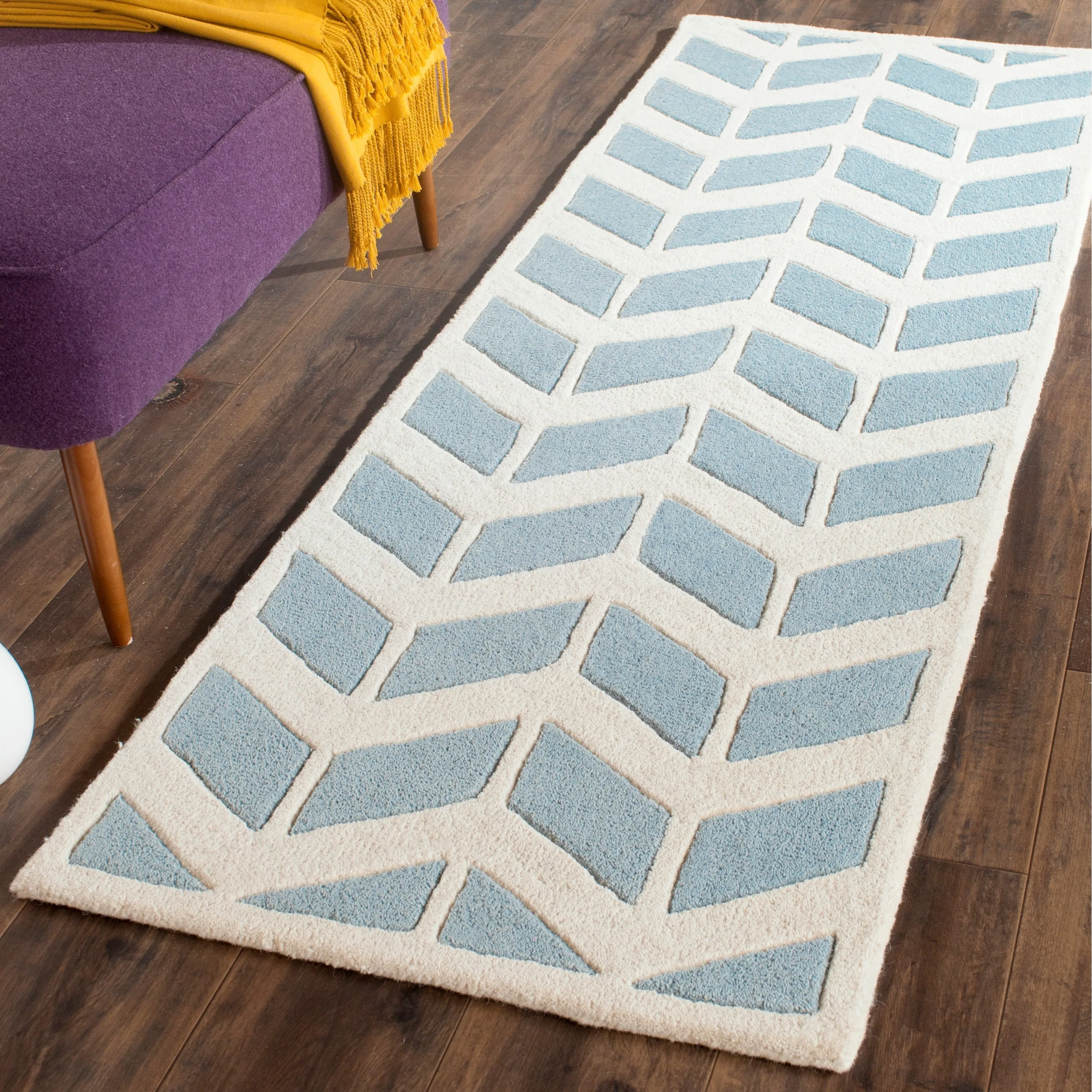 SAFAVIEH Handmade Chatham Aloyse Modern Wool Rug