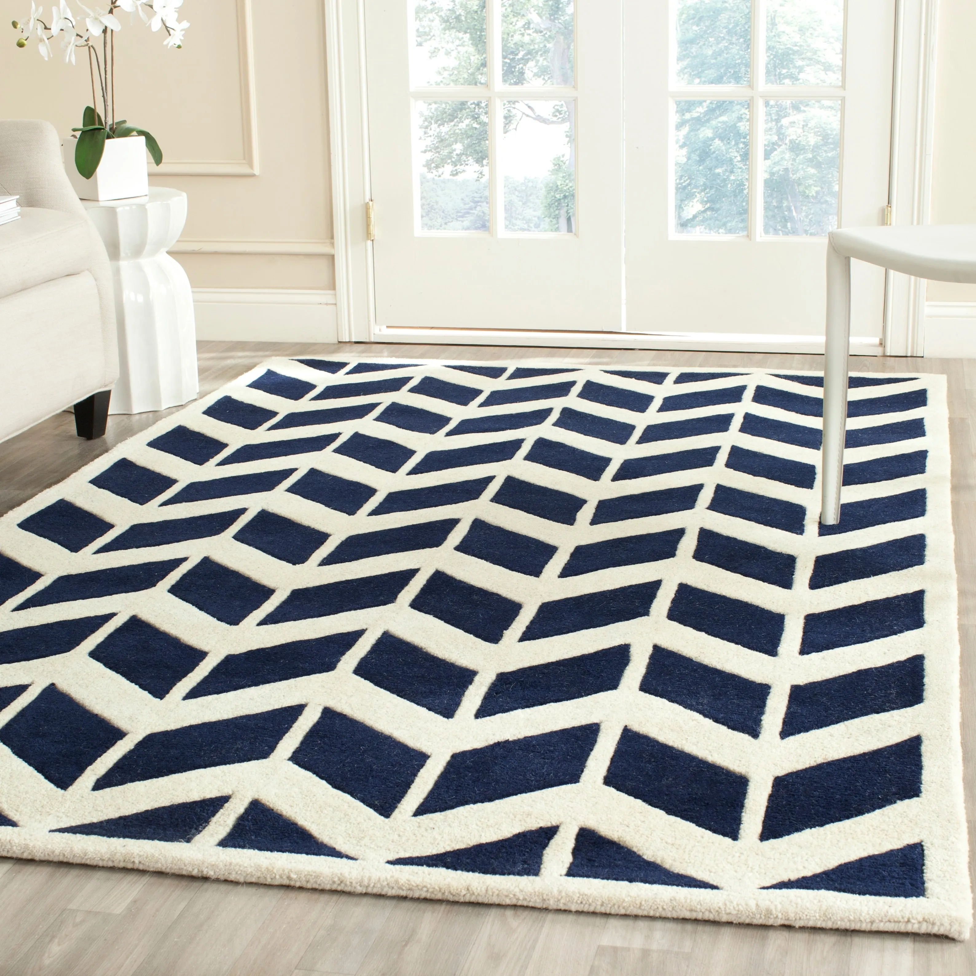 SAFAVIEH Handmade Chatham Aloyse Modern Wool Rug