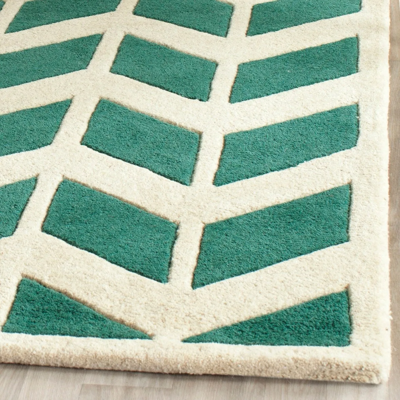 SAFAVIEH Handmade Chatham Aloyse Modern Wool Rug