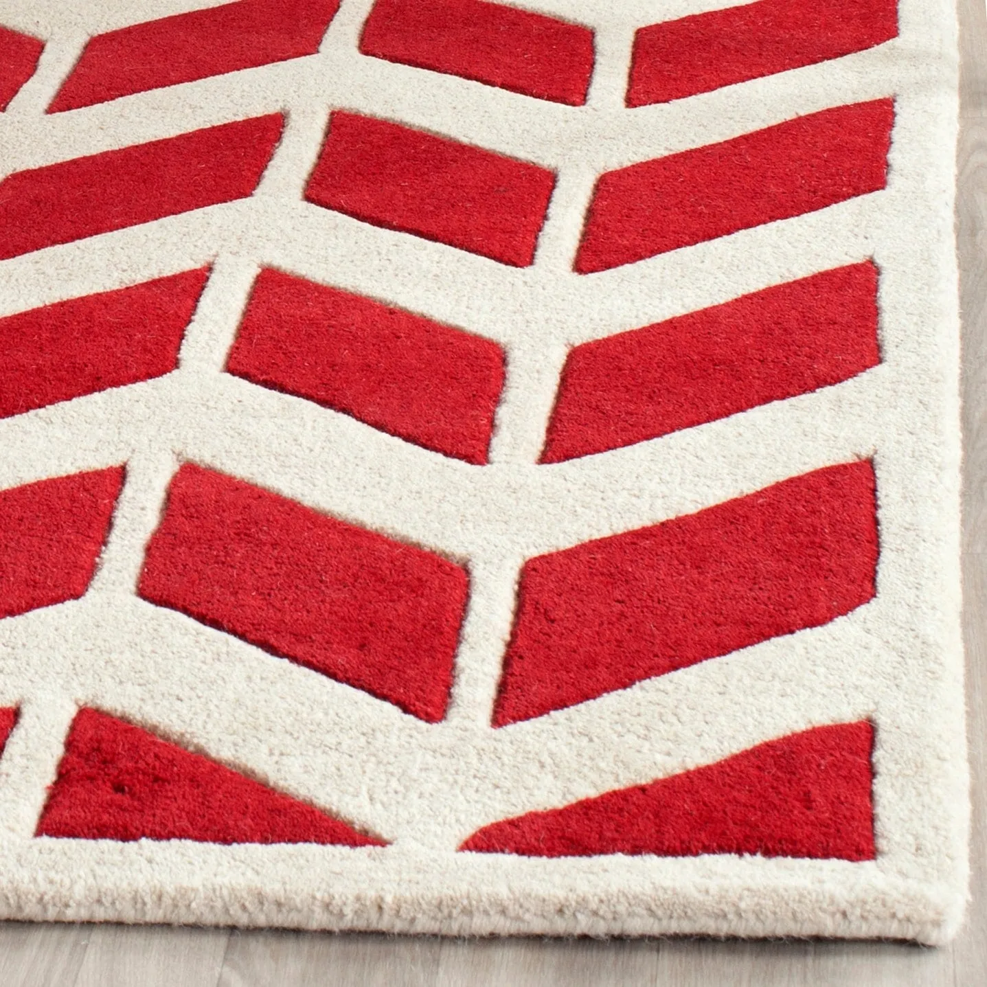SAFAVIEH Handmade Chatham Aloyse Modern Wool Rug