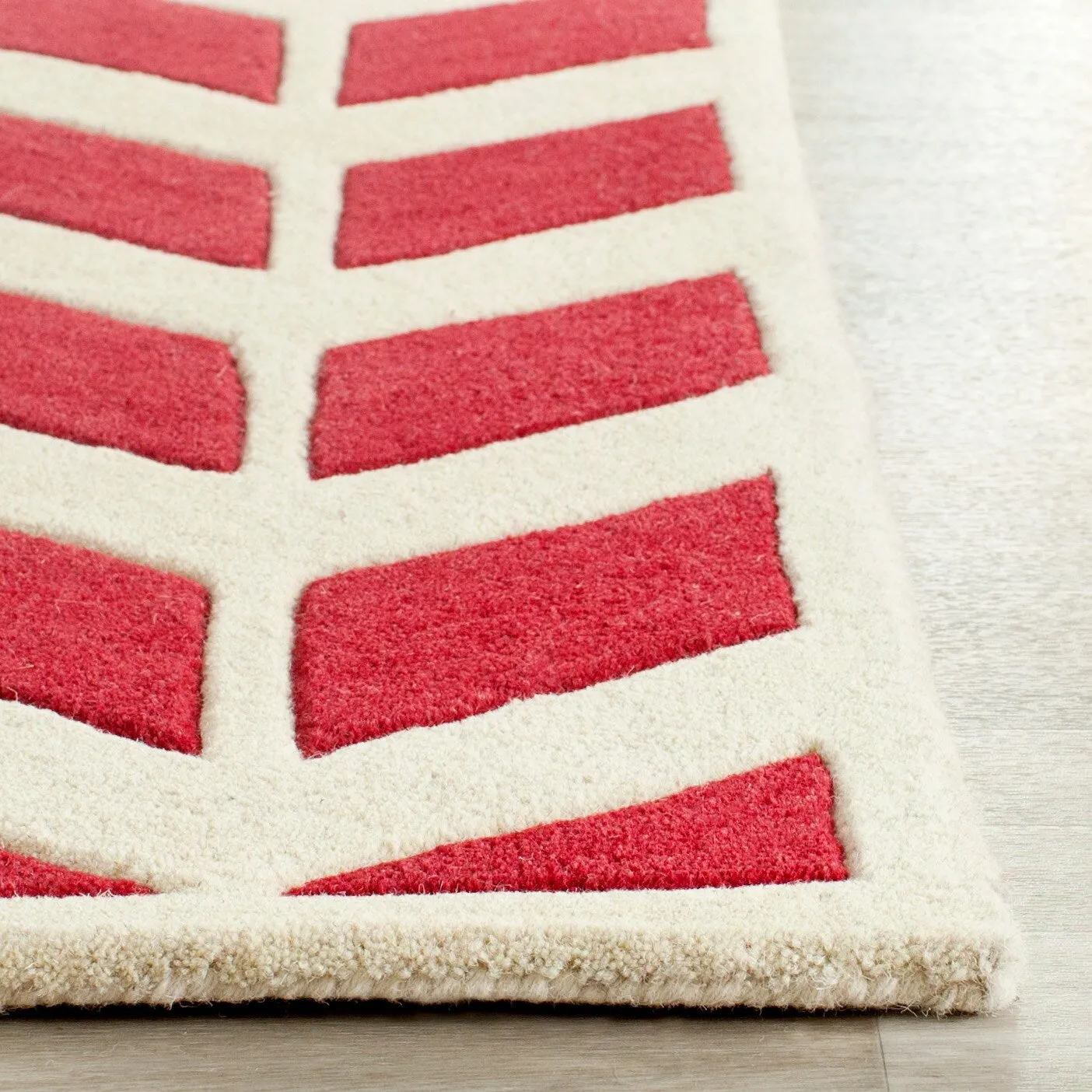 SAFAVIEH Handmade Chatham Aloyse Modern Wool Rug