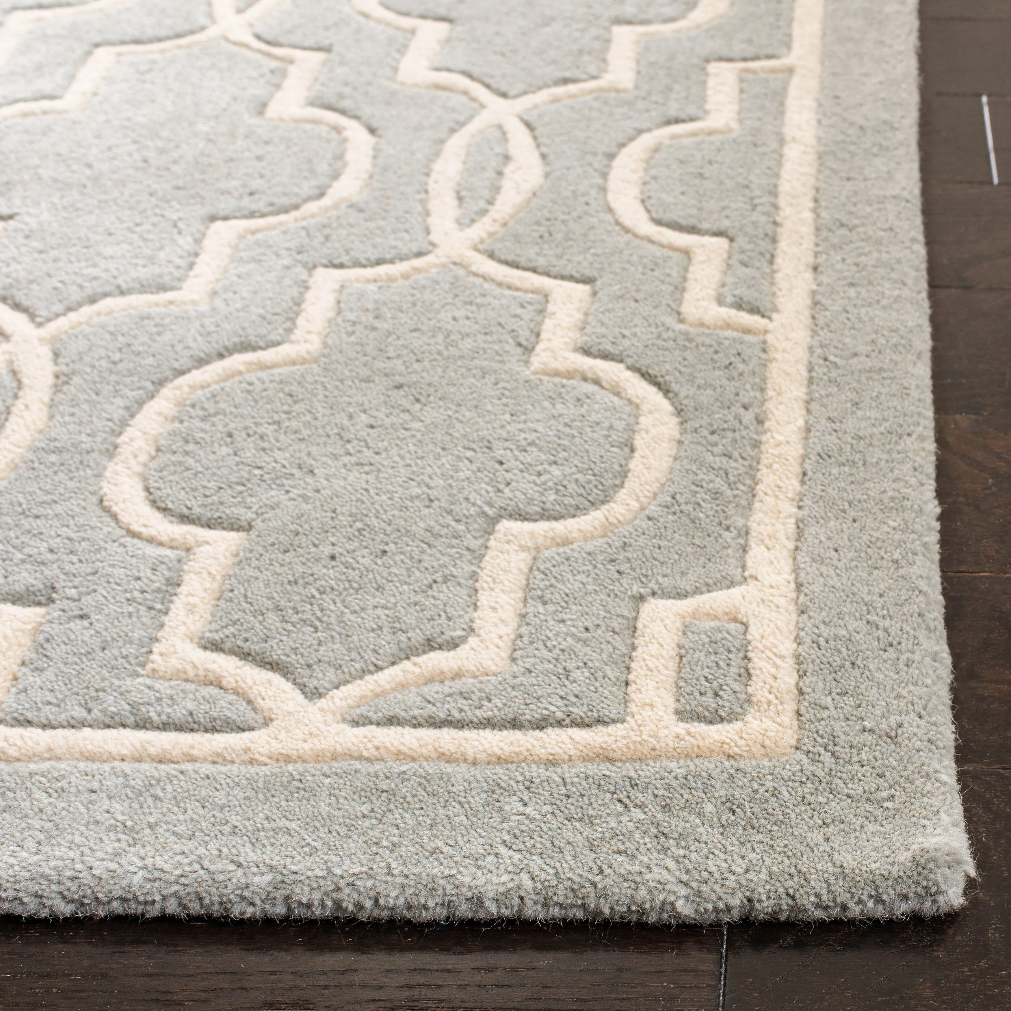 SAFAVIEH Handmade Chatham Nazzarena Modern Moroccan Wool Rug