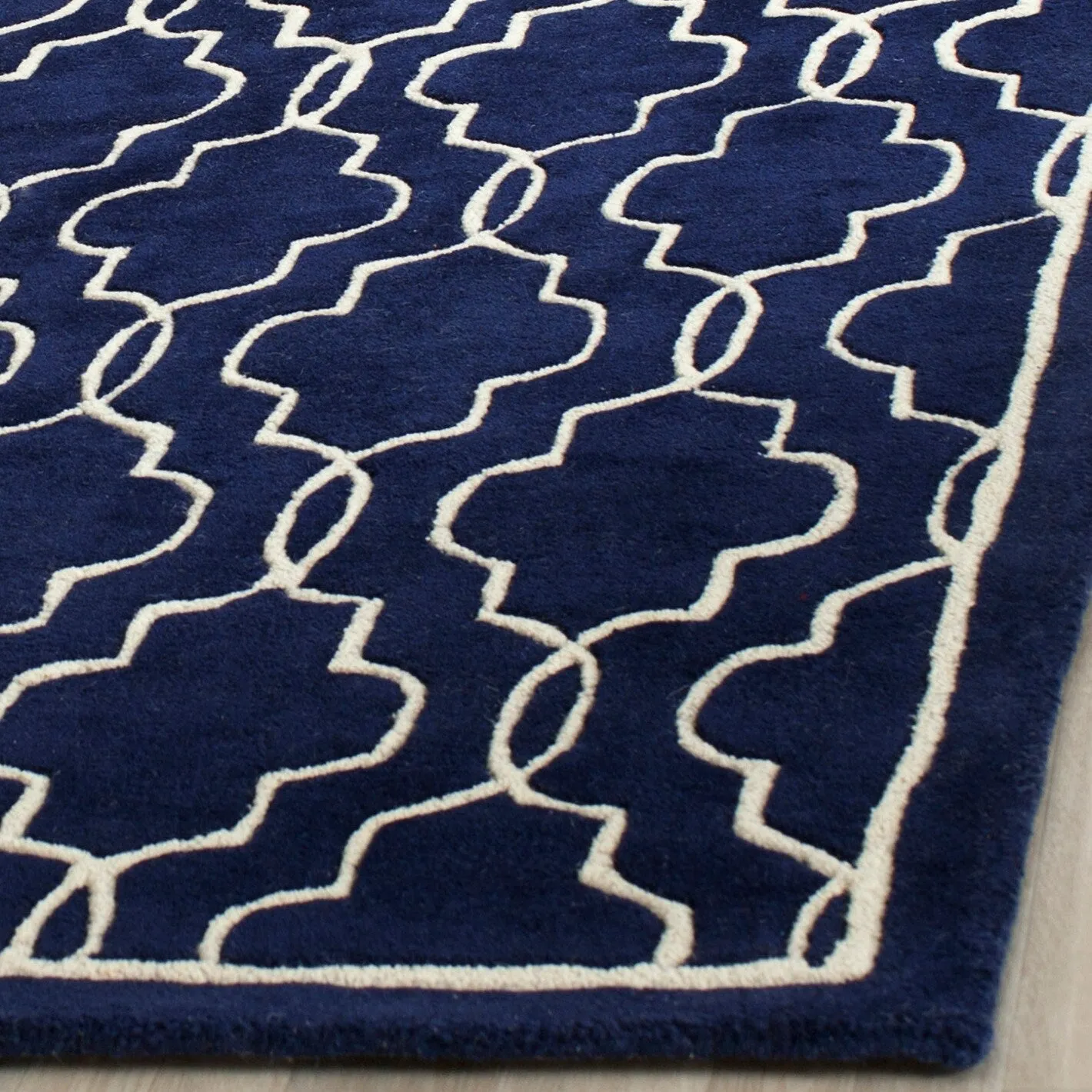 SAFAVIEH Handmade Chatham Nazzarena Modern Moroccan Wool Rug