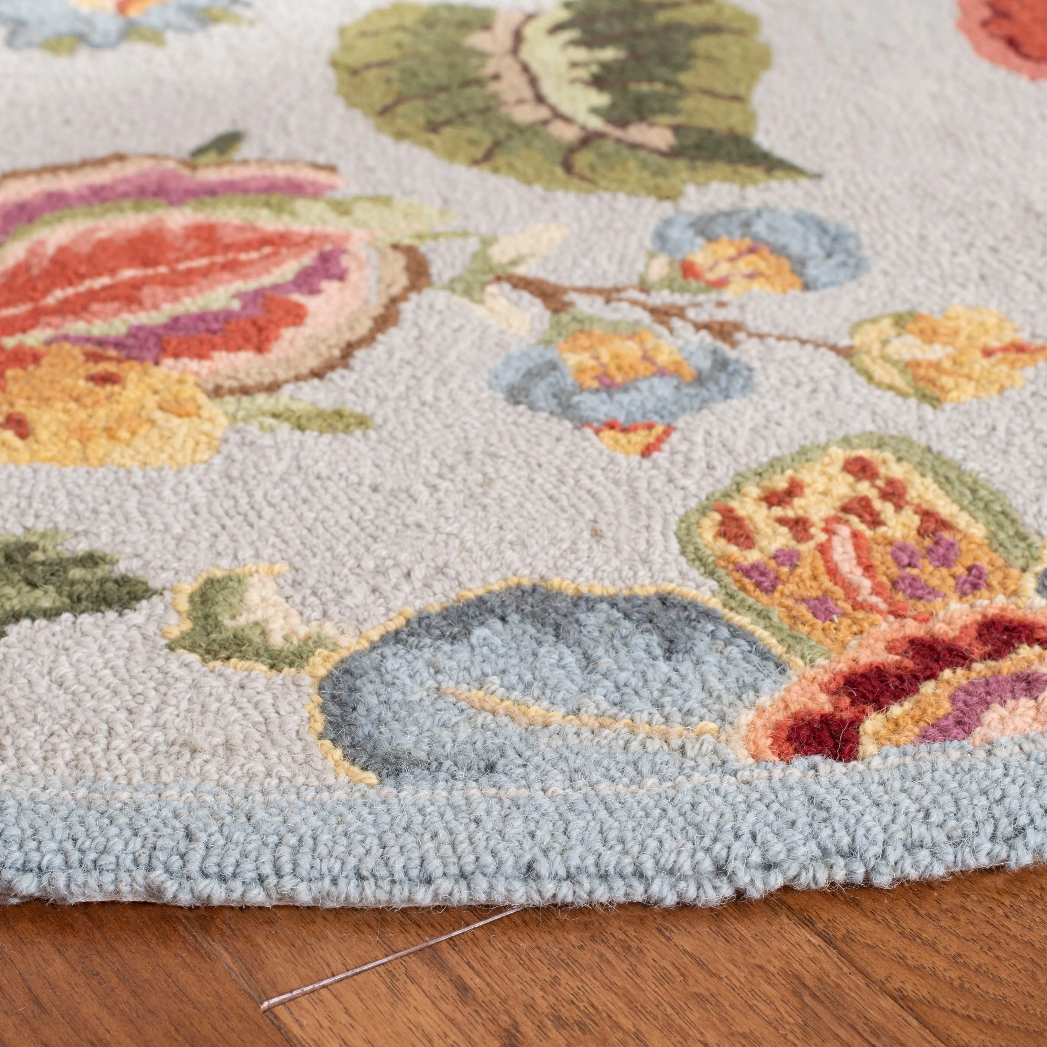 SAFAVIEH. Handmade Chelsea Jurendine French Country Floral Wool Rug