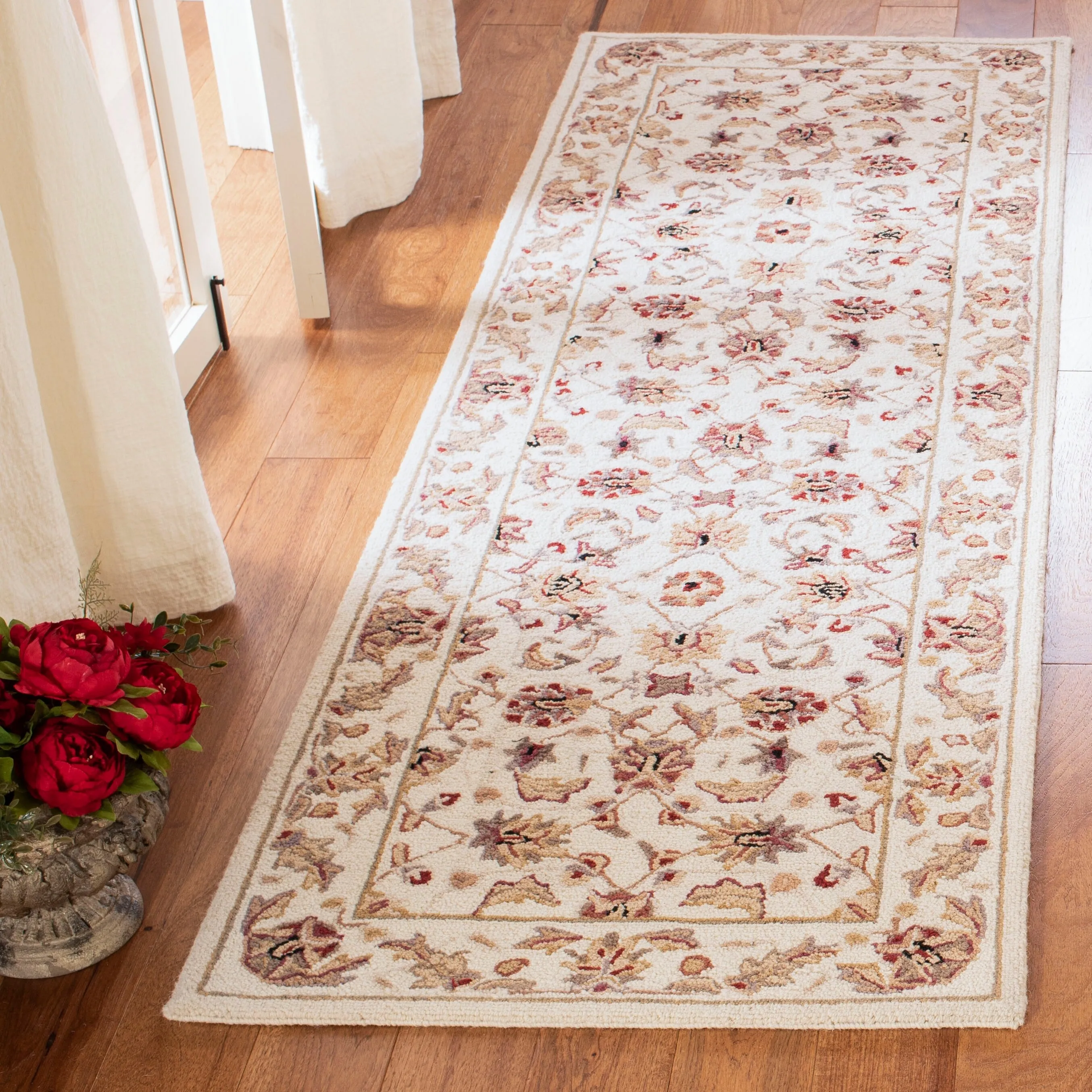 SAFAVIEH Handmade Chelsea Kolja French Country Wool Rug
