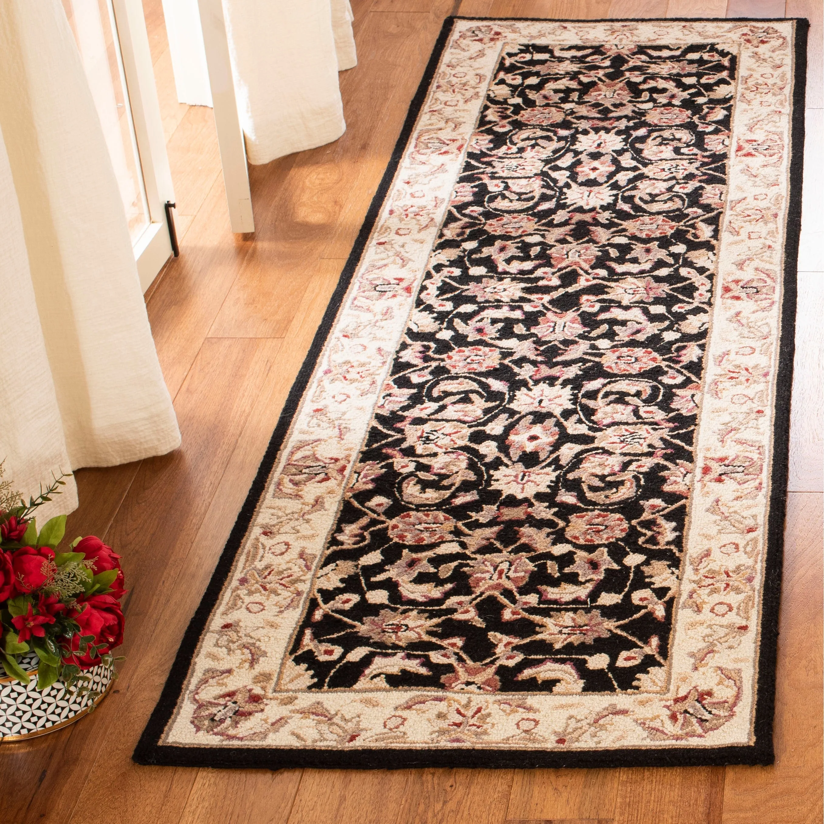 SAFAVIEH Handmade Chelsea Kolja French Country Wool Rug