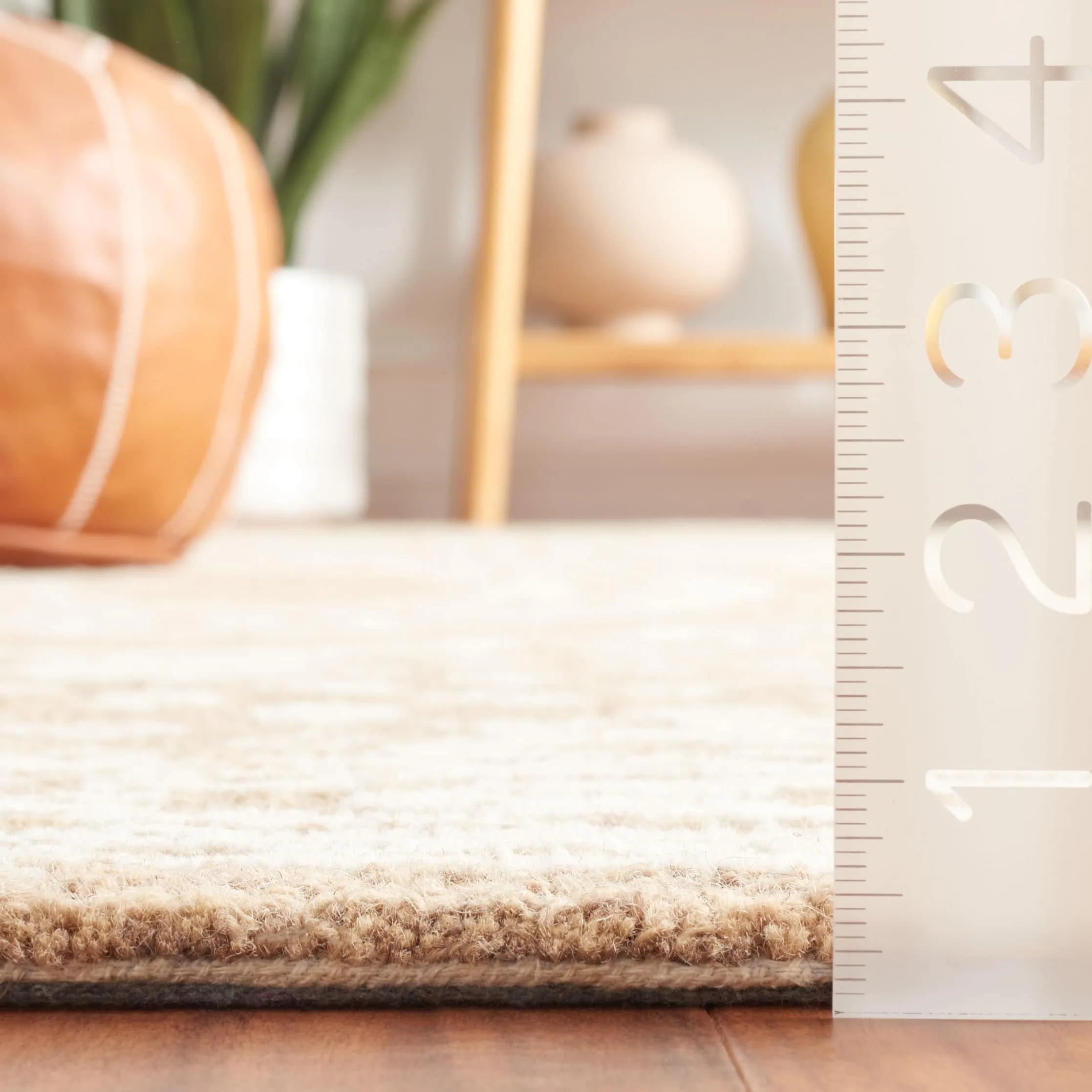 SAFAVIEH Handmade Ebony Branddis Modern Wool Rug