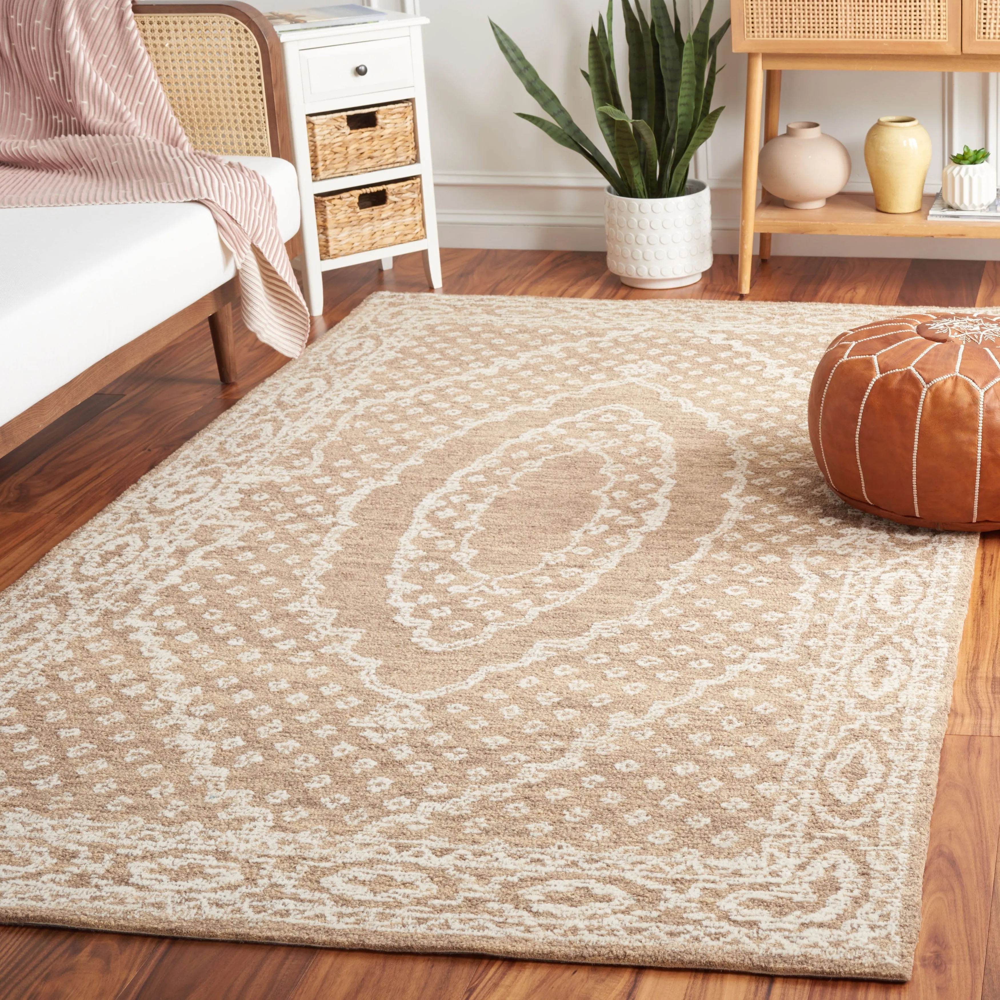 SAFAVIEH Handmade Ebony Branddis Modern Wool Rug