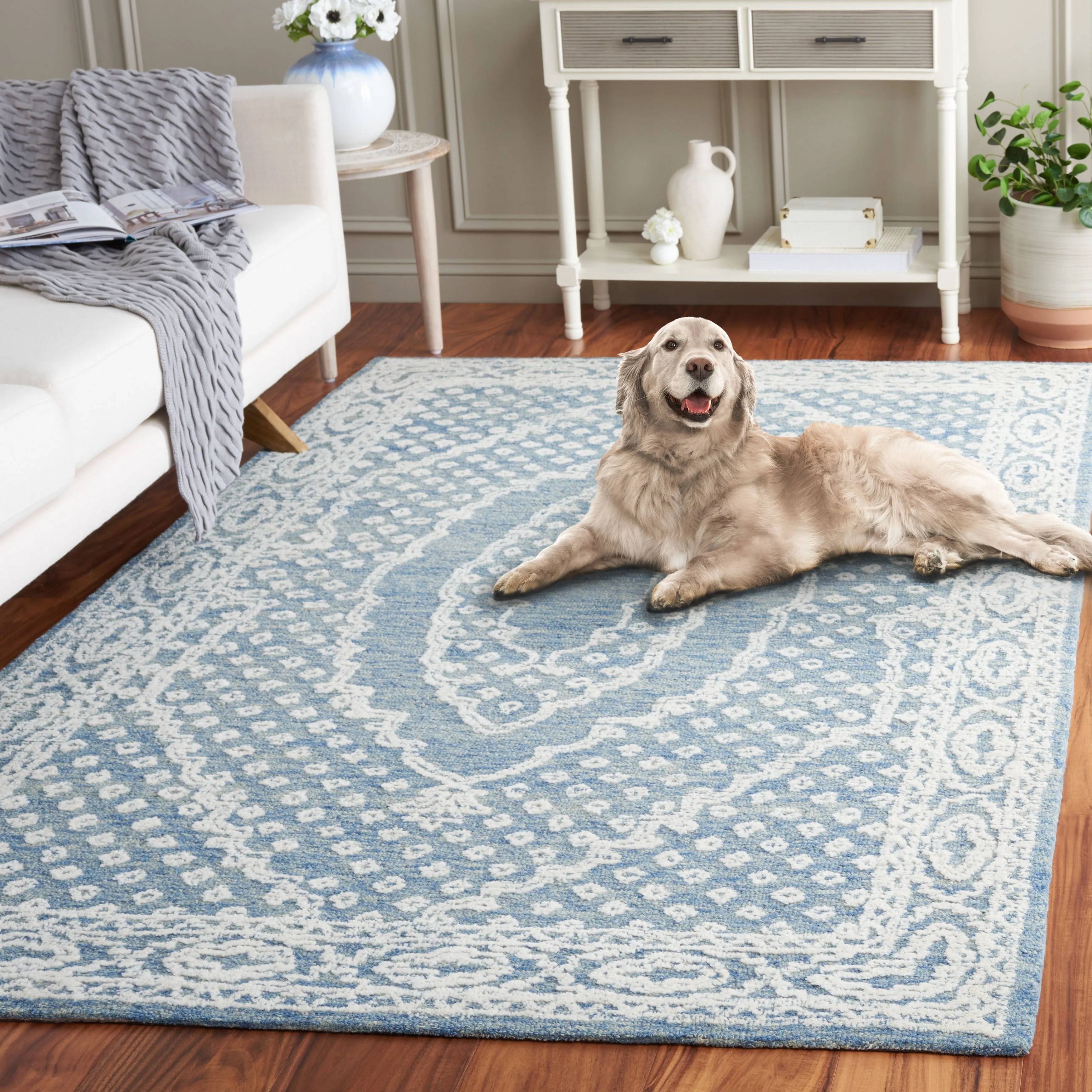 SAFAVIEH Handmade Ebony Branddis Modern Wool Rug