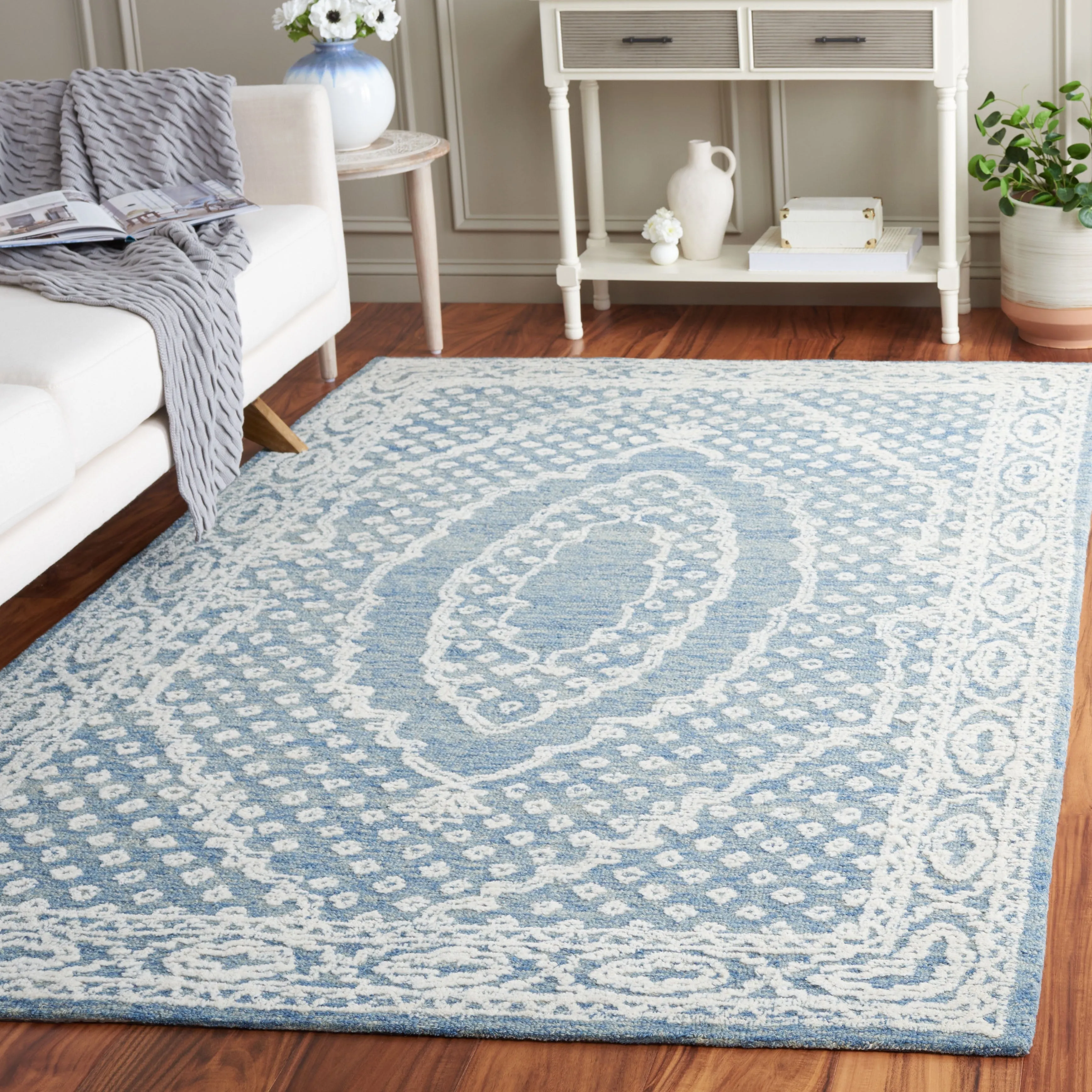 SAFAVIEH Handmade Ebony Branddis Modern Wool Rug