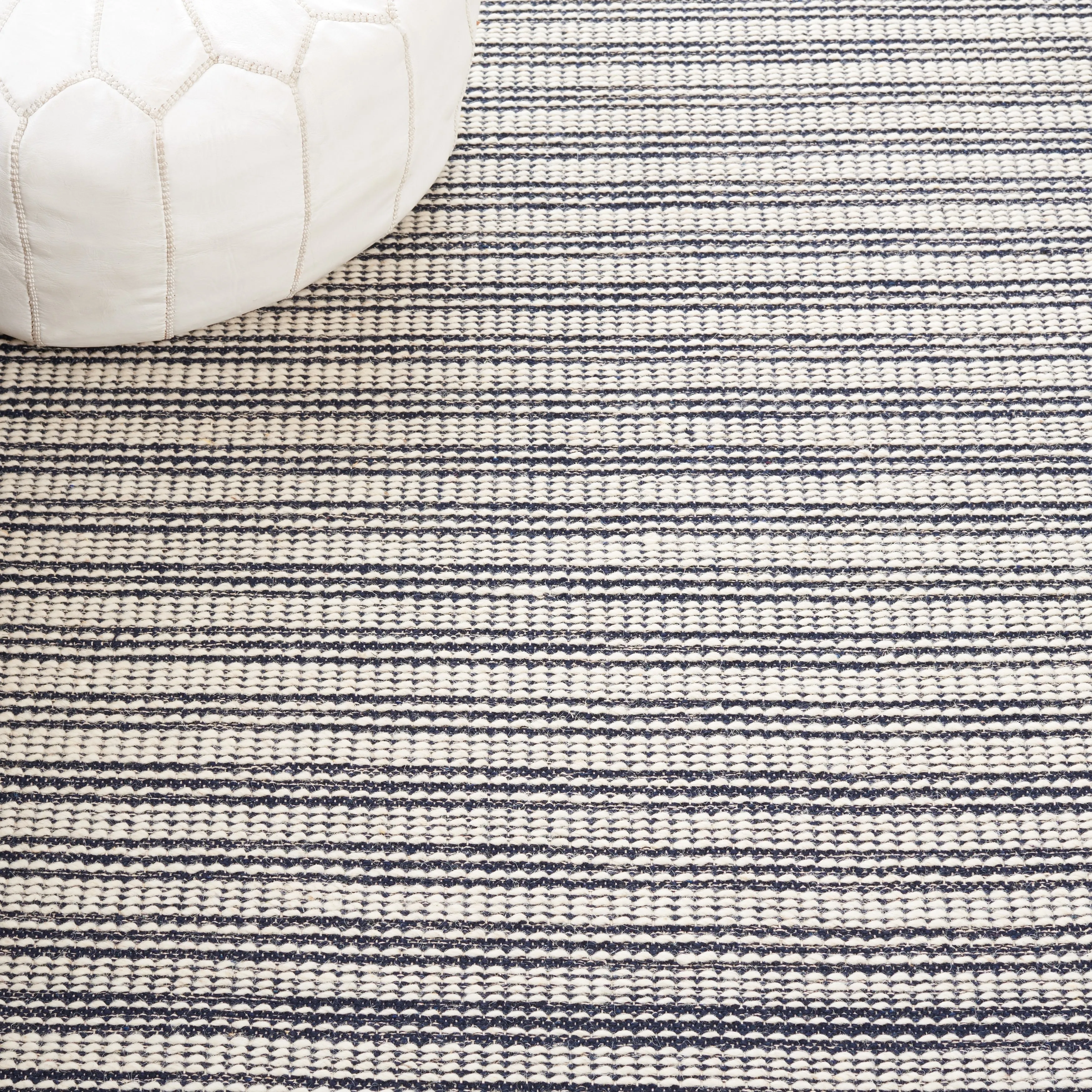 SAFAVIEH Handmade Ebony Cheol Modern Wool Rug