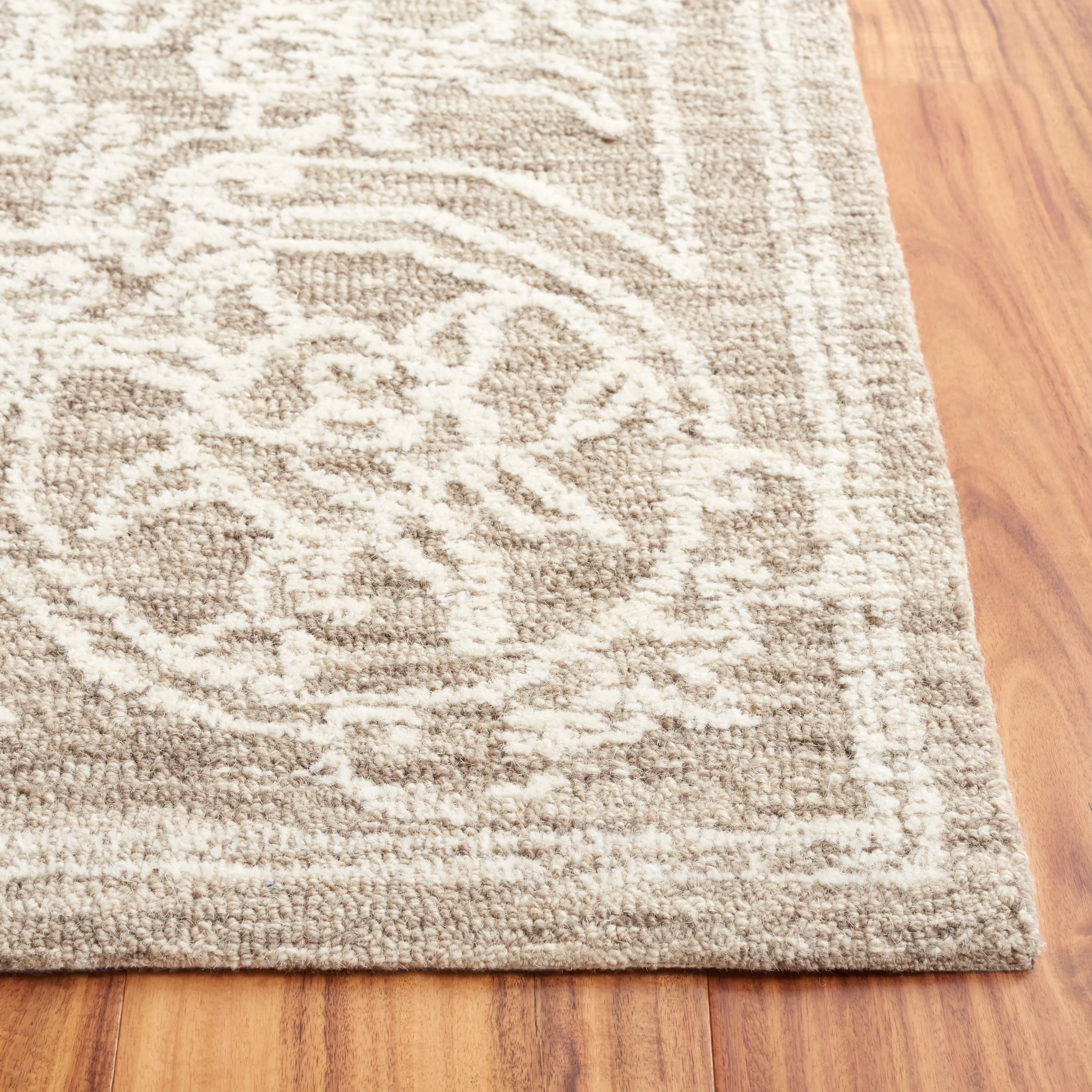 SAFAVIEH Handmade Ebony Cybil Modern Wool Rug