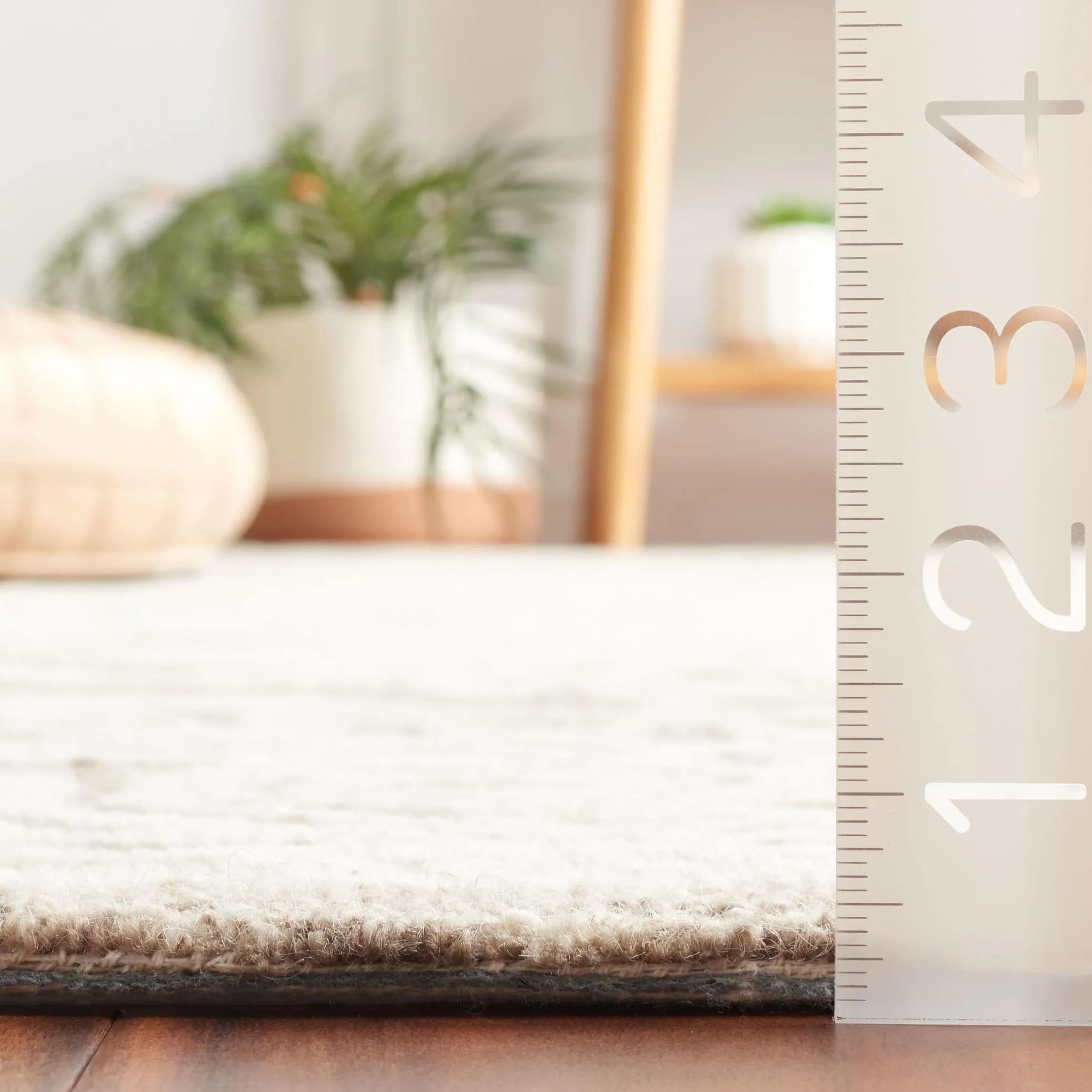 SAFAVIEH Handmade Ebony Cybil Modern Wool Rug