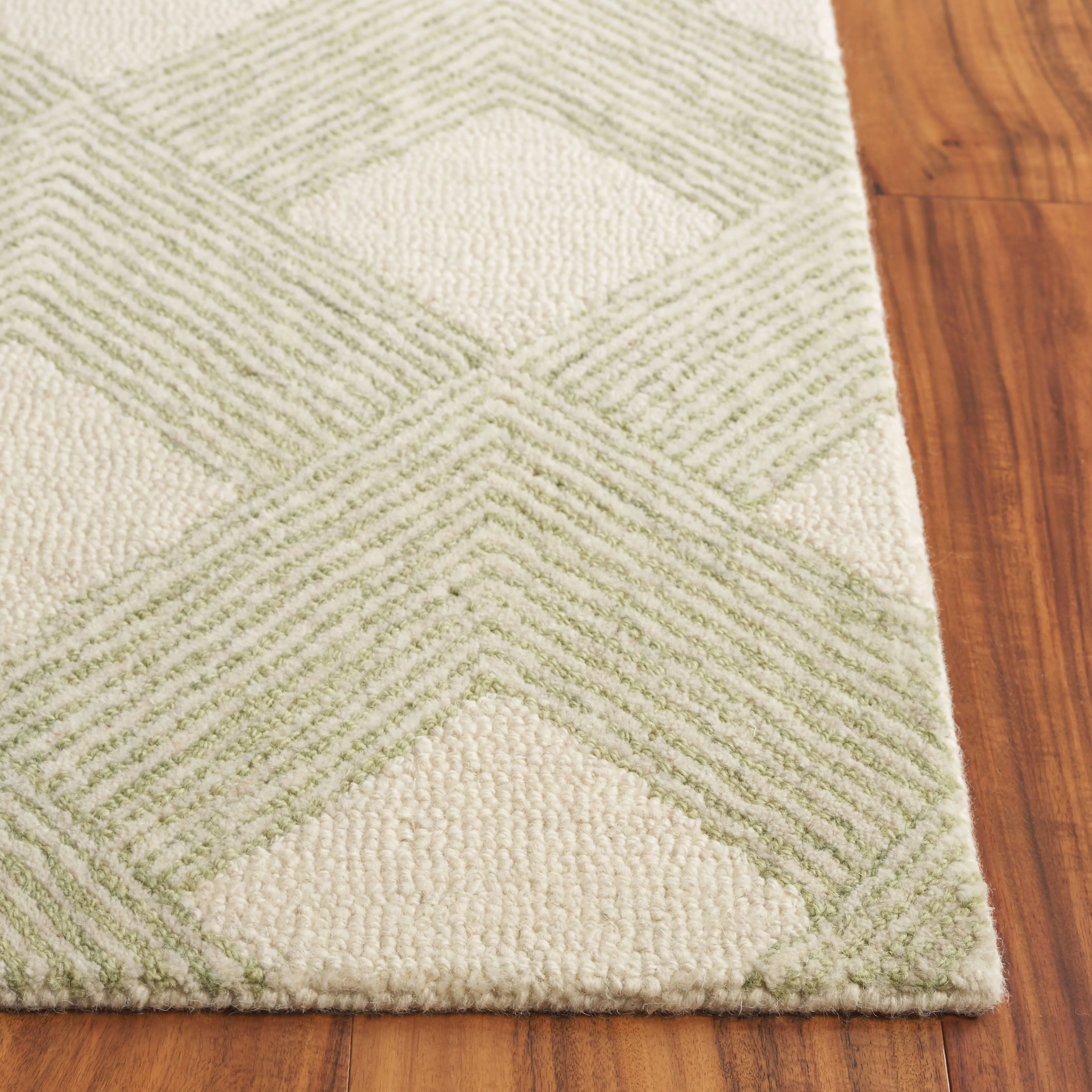SAFAVIEH Handmade Ebony Enni Geometric Wool Rug