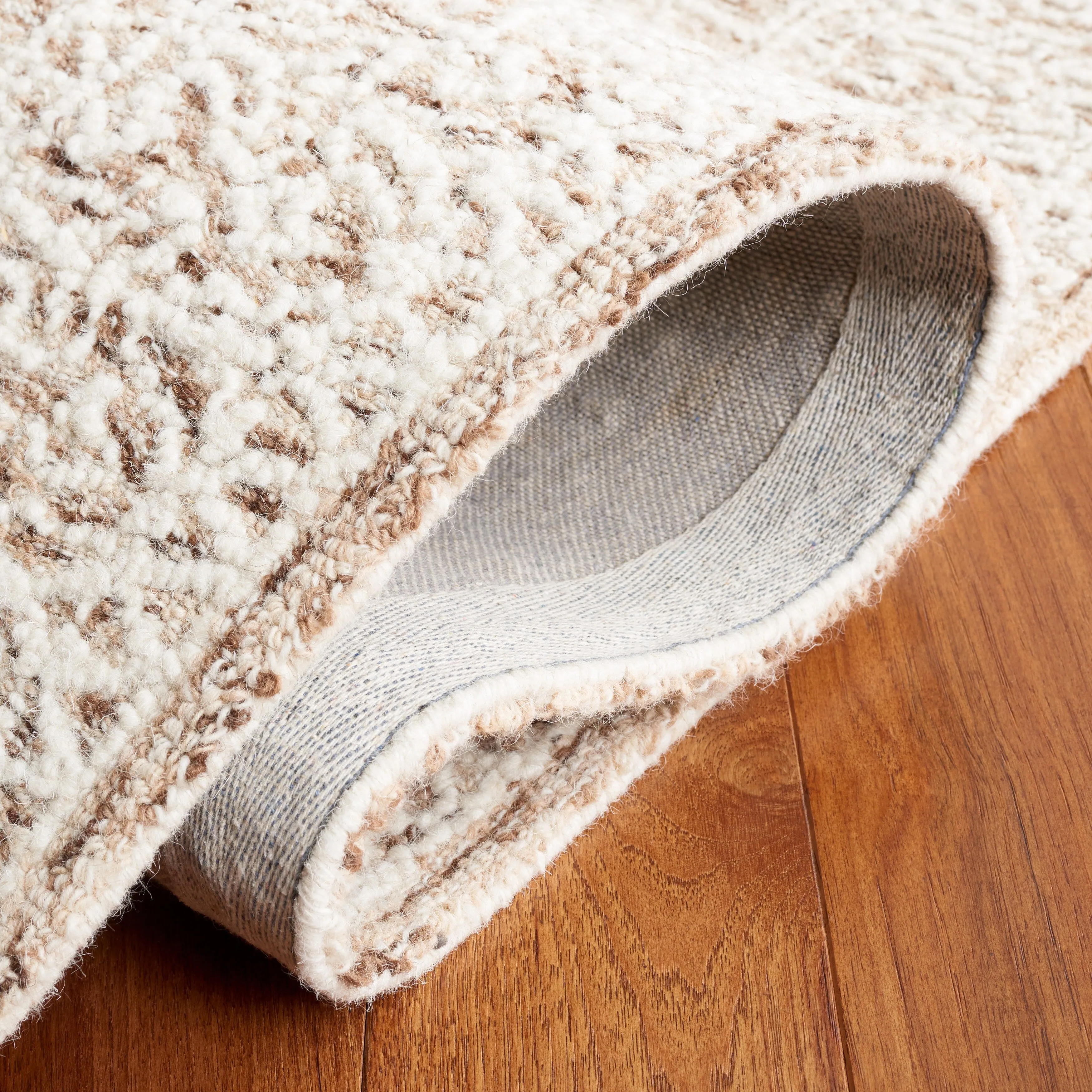 SAFAVIEH Handmade Ebony Imkje Modern Rug