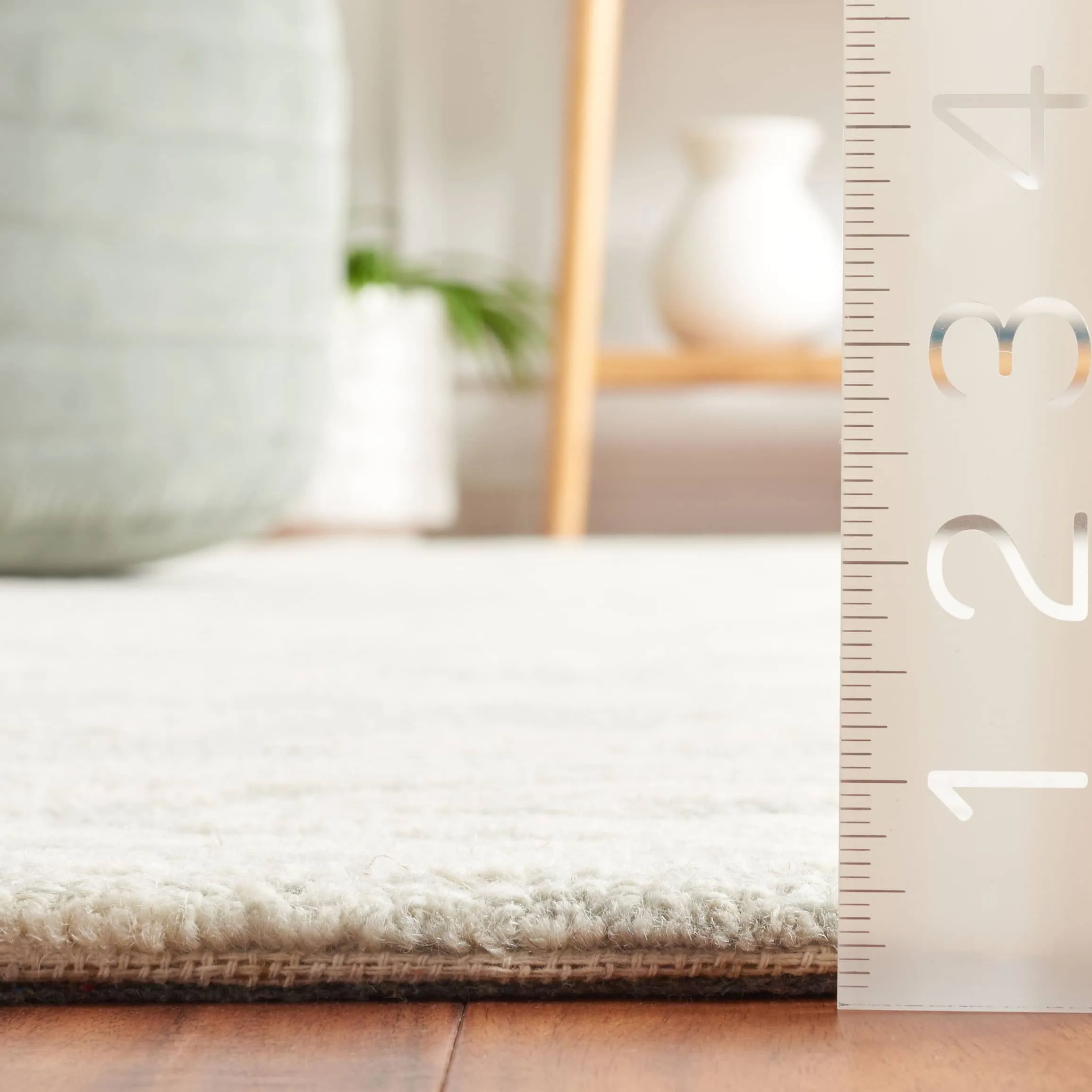 SAFAVIEH Handmade Ebony London Modern Wool Rug