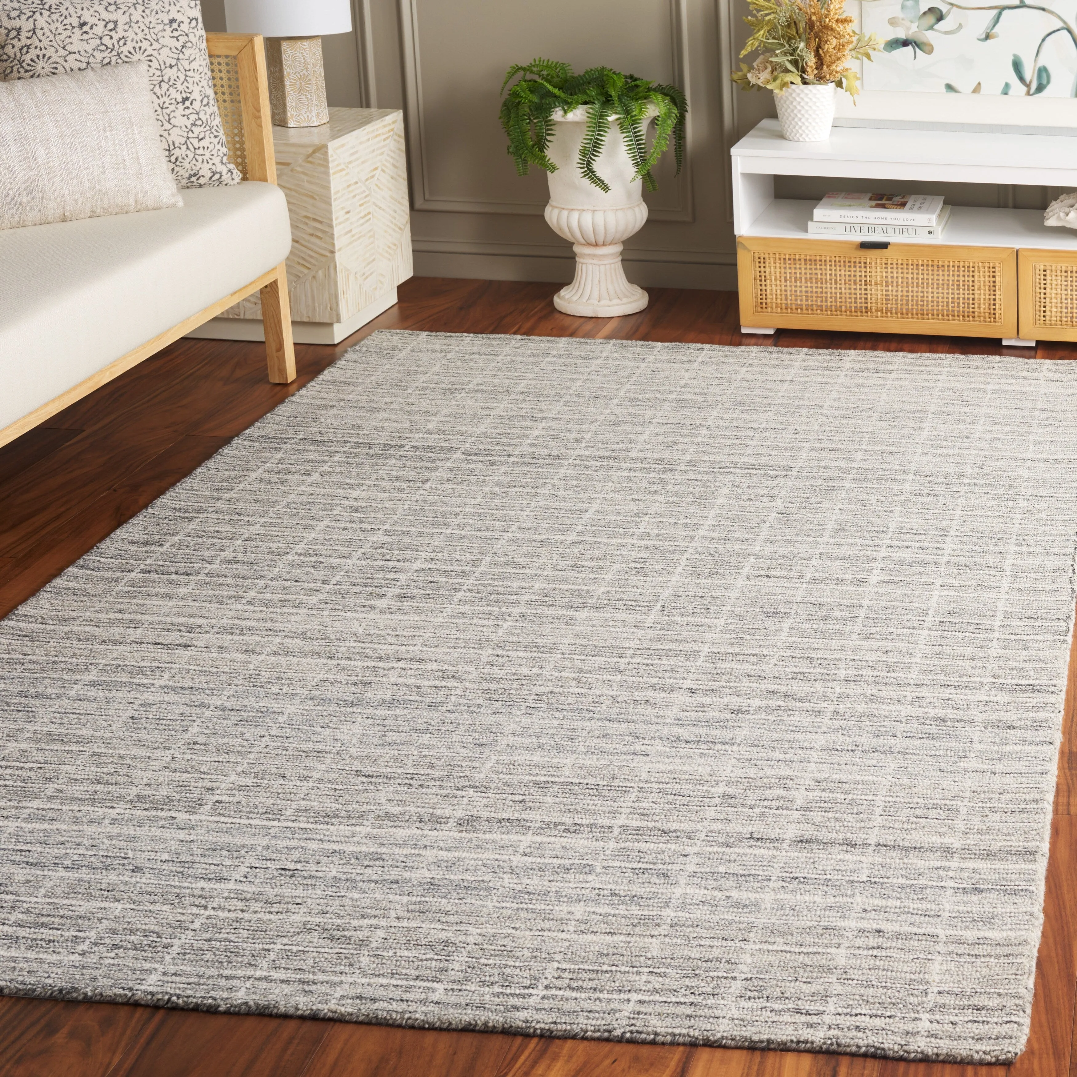 SAFAVIEH Handmade Ebony Peigi Geometric Wool Rug