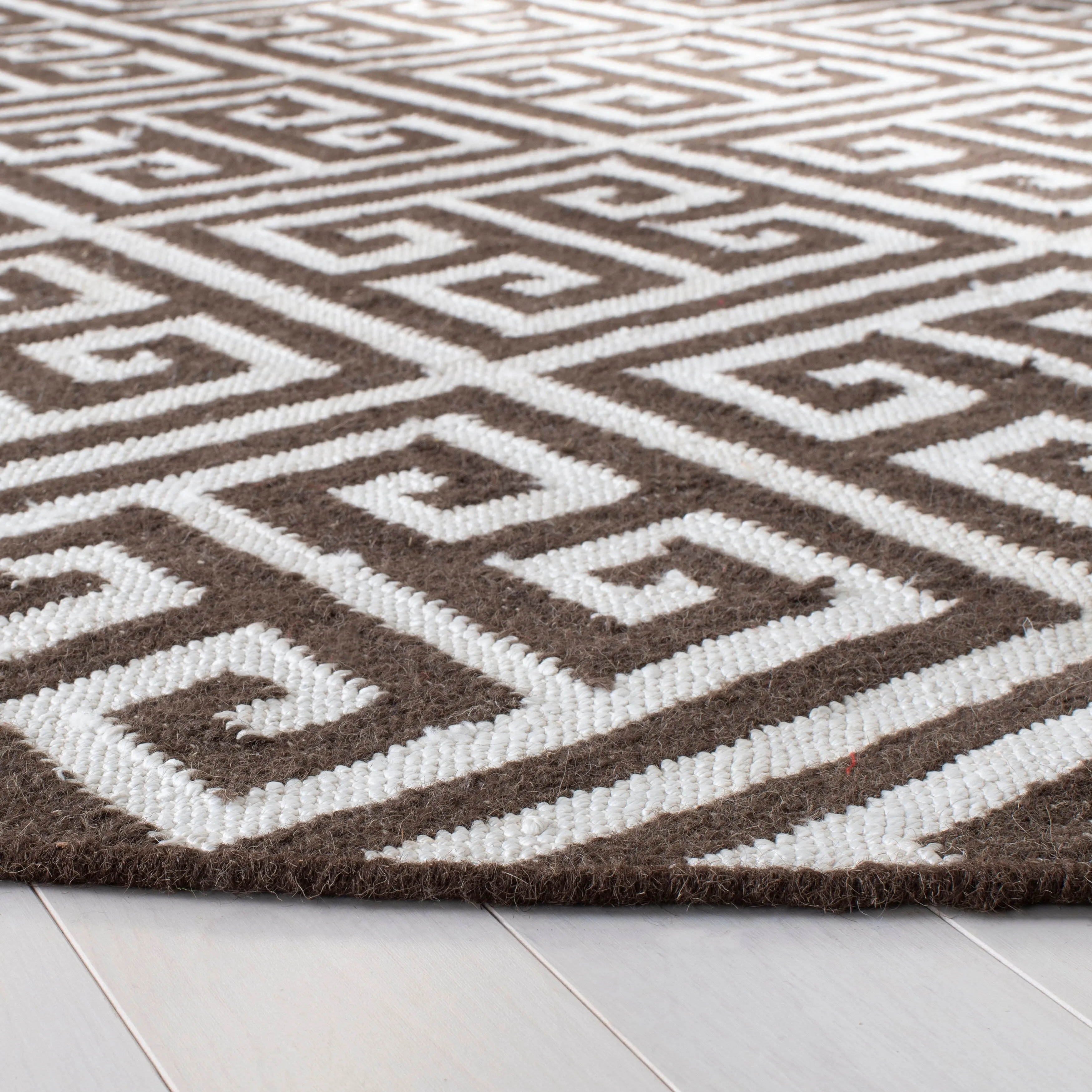 SAFAVIEH Handmade Flatweave Dhurries Oliga Modern Wool Rug