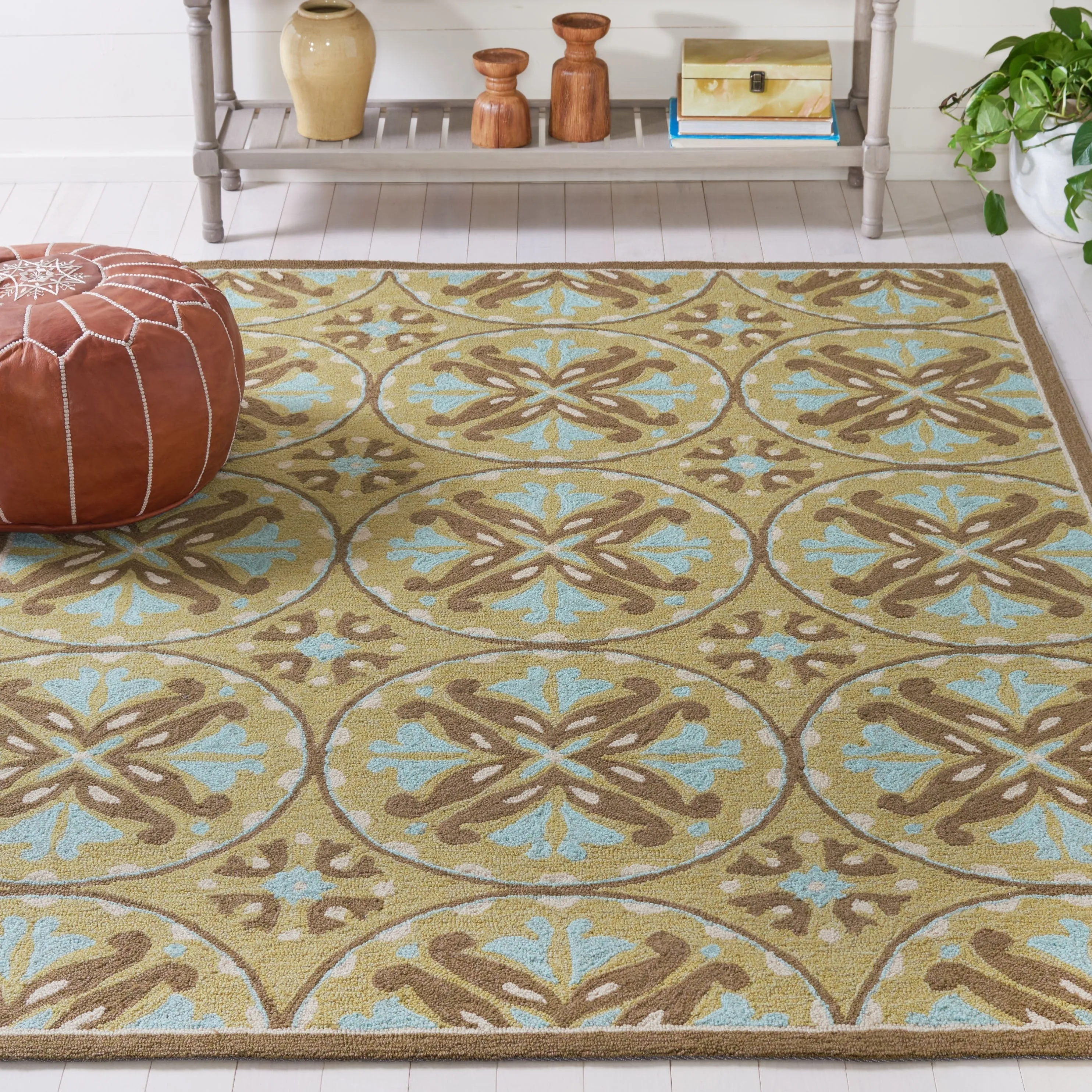 SAFAVIEH Handmade Four Seasons Neeru Floral Rug