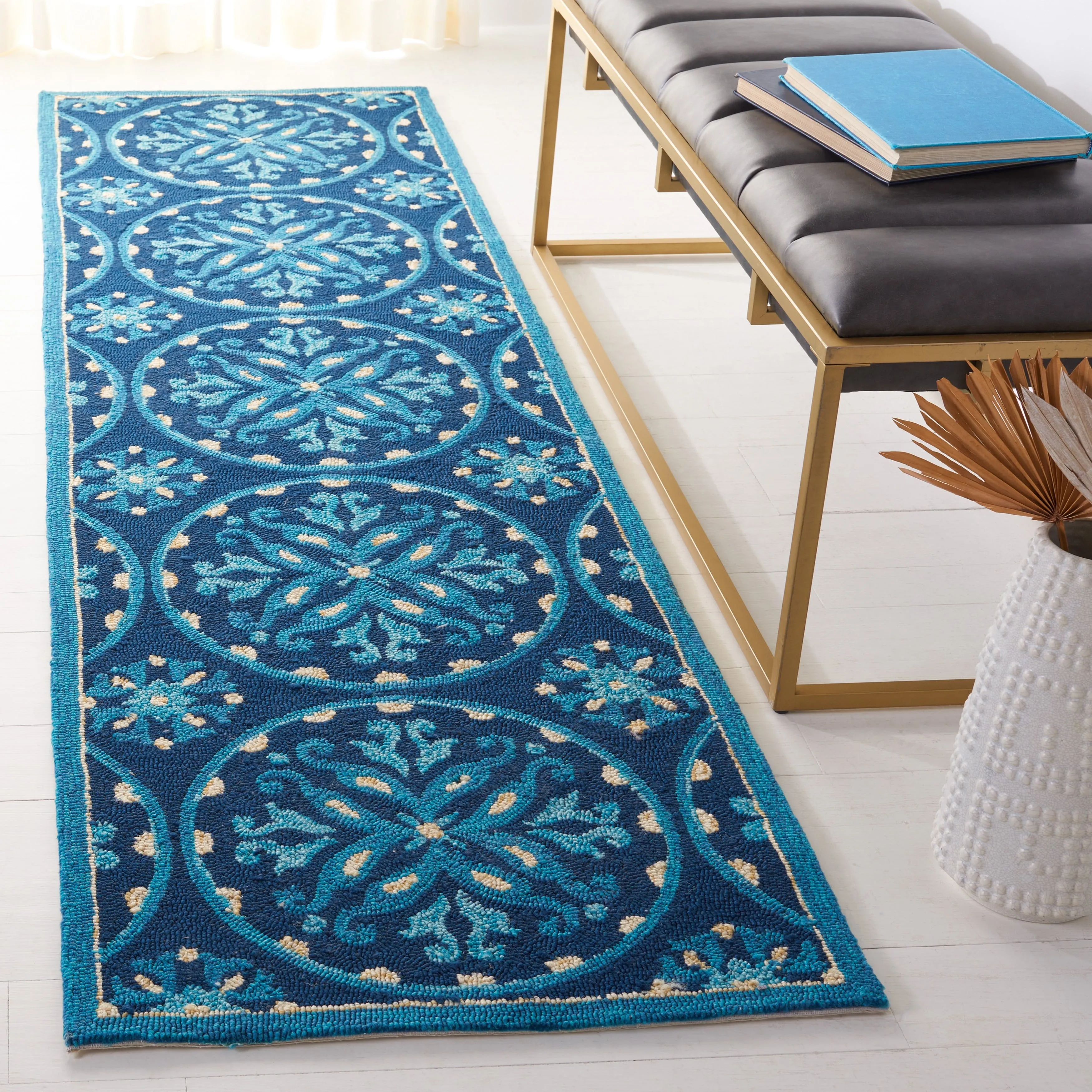 SAFAVIEH Handmade Four Seasons Neeru Floral Rug