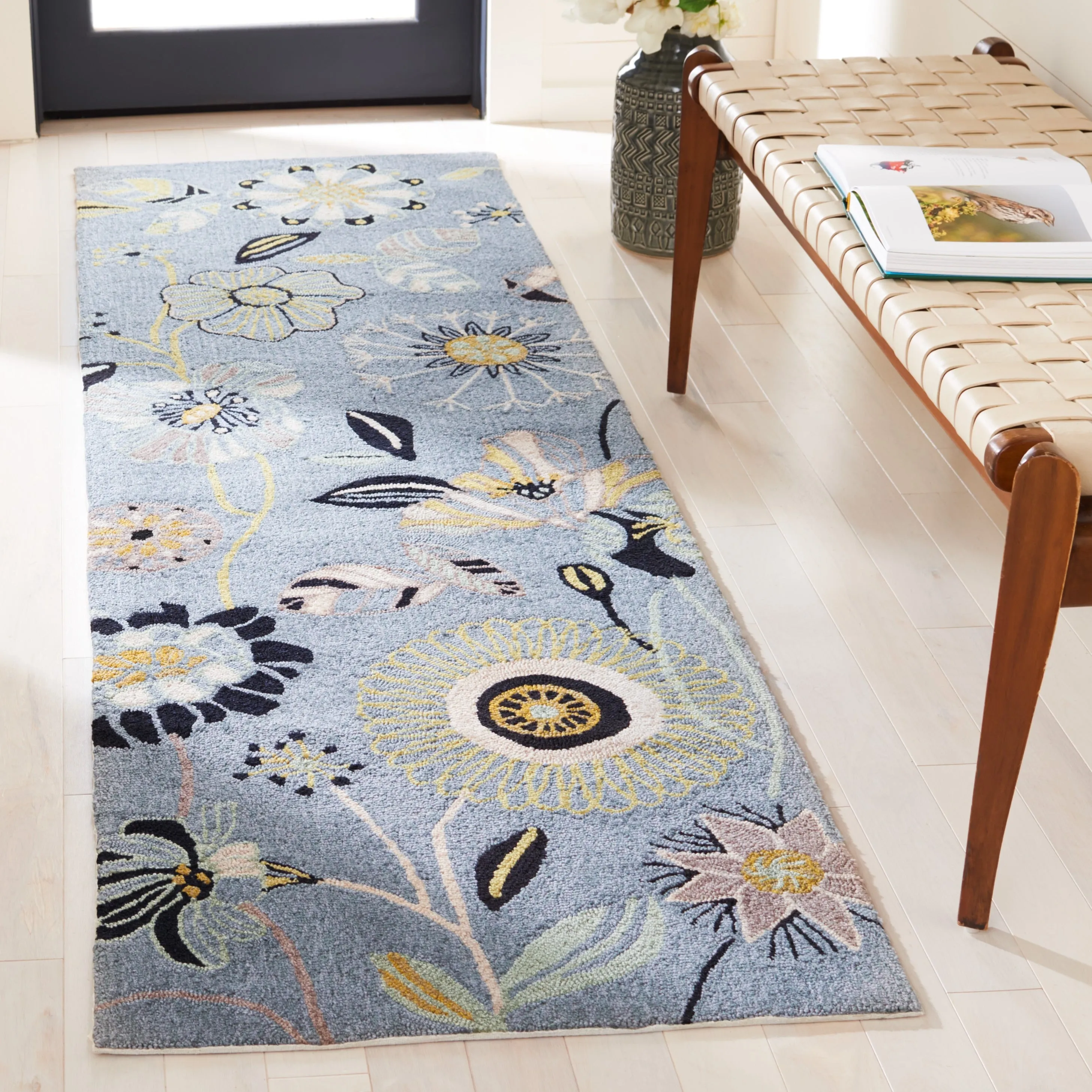 SAFAVIEH Handmade Four Seasons Salinda Floral Rug