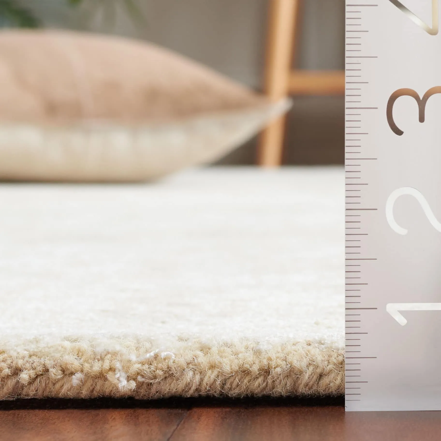 SAFAVIEH Handmade Glamour Ostilia Chevron Viscose Rug