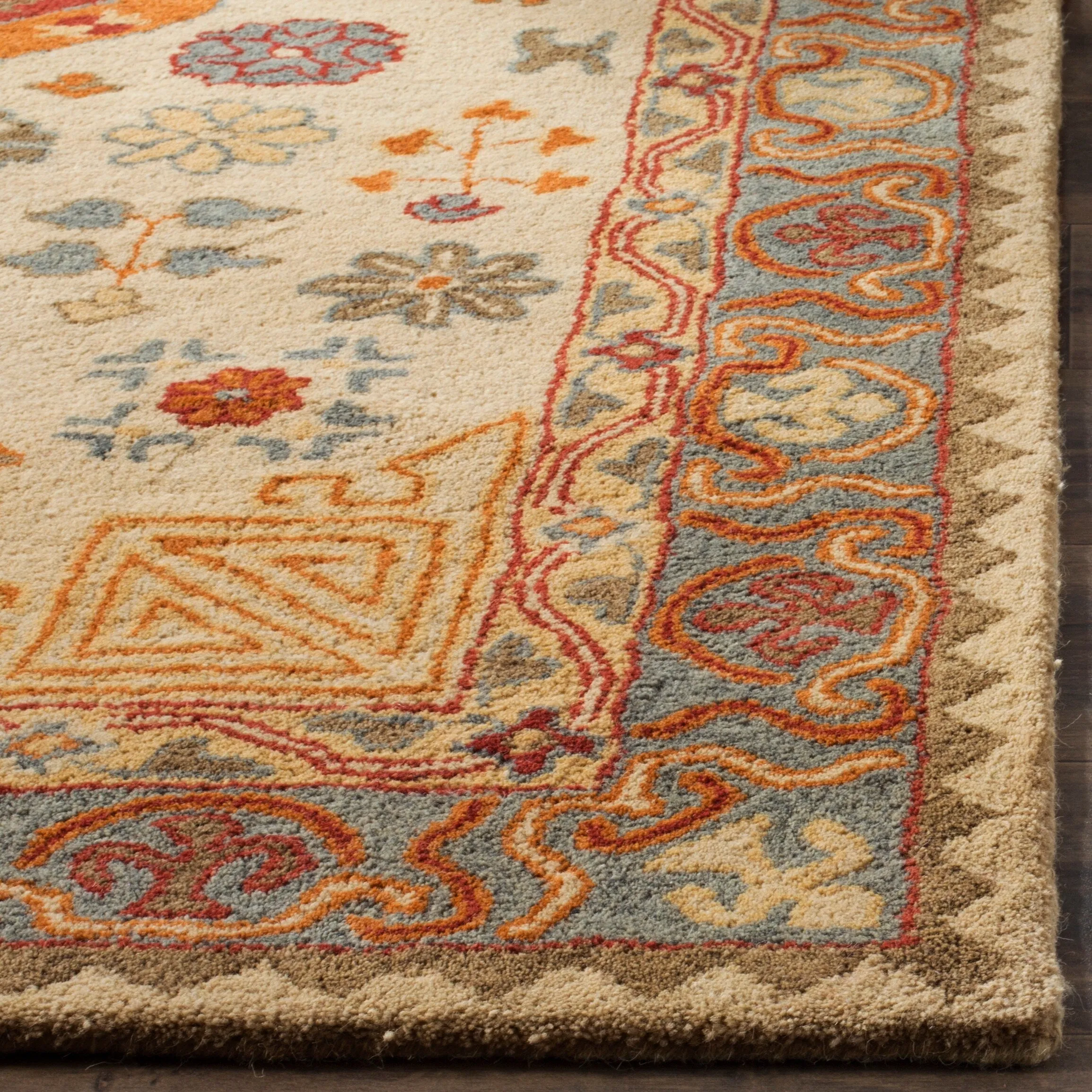SAFAVIEH Handmade Heritage Damask Vine Traditional Oriental Wool Rug