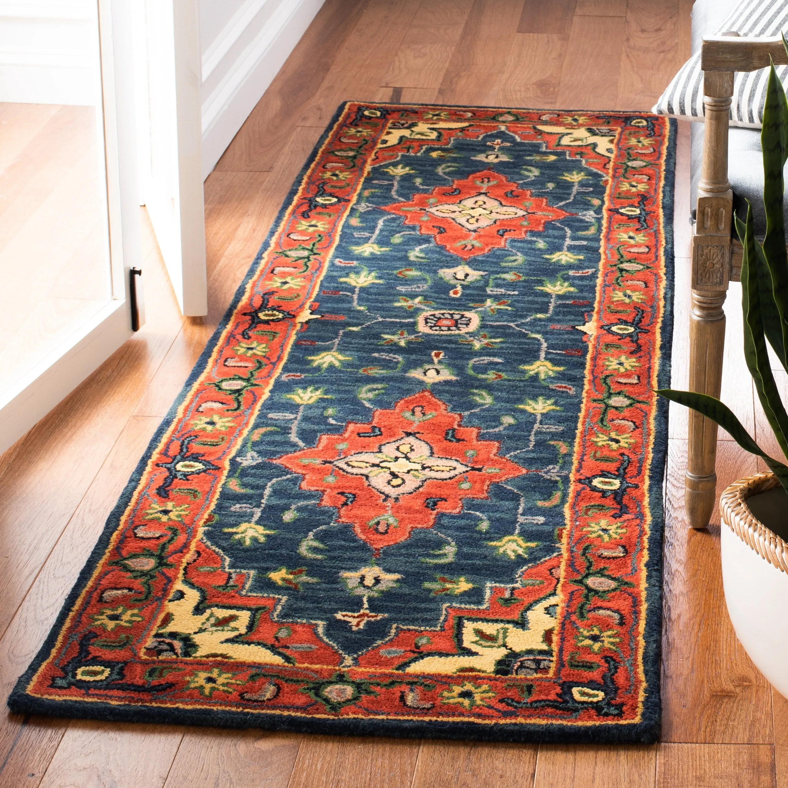 SAFAVIEH Handmade Heritage Facet Border Traditional Wool Rug